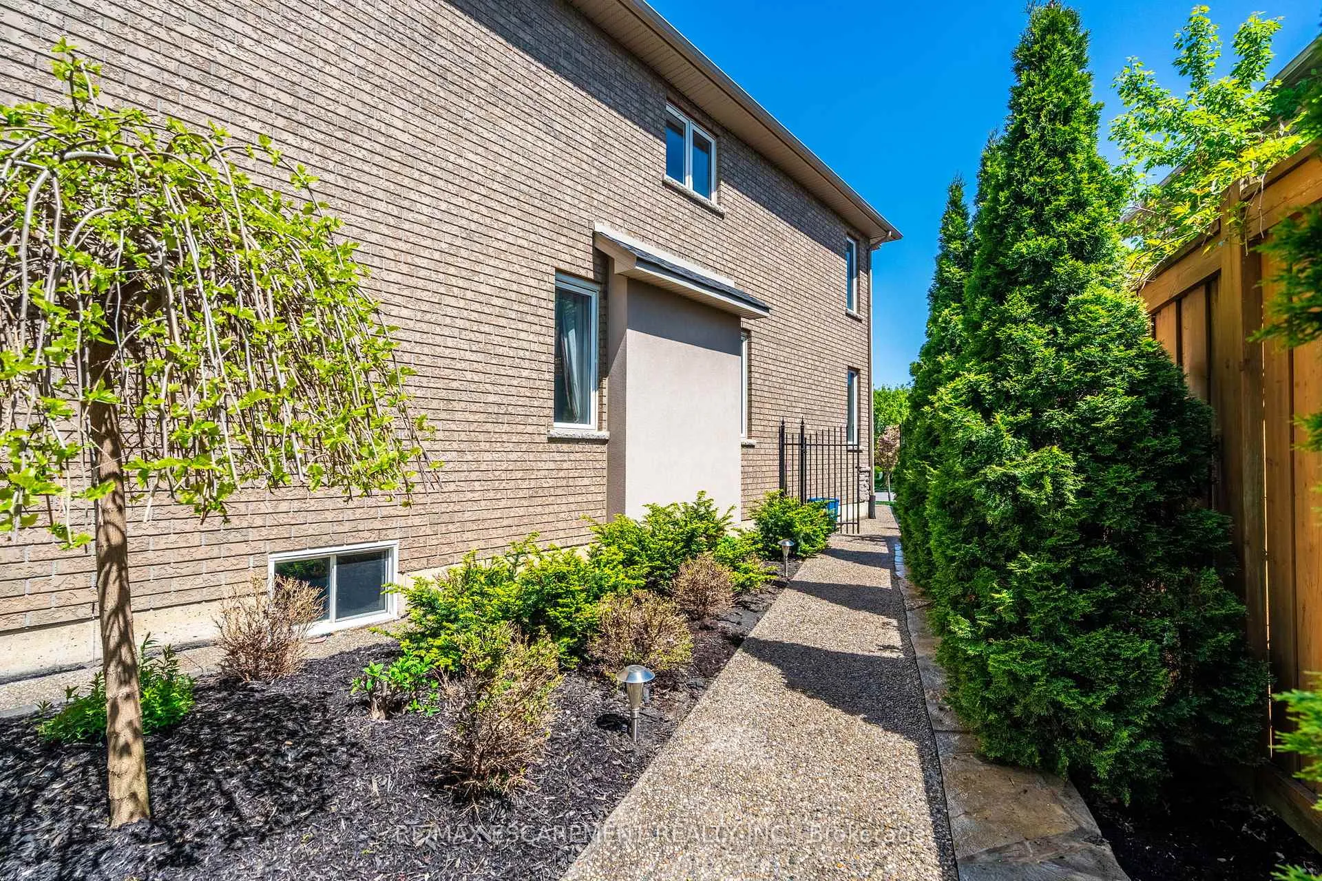 Photo 37 of 24 Edgecroft Crescent, Hamilton, Stoney Creek Mountain — HOMEH