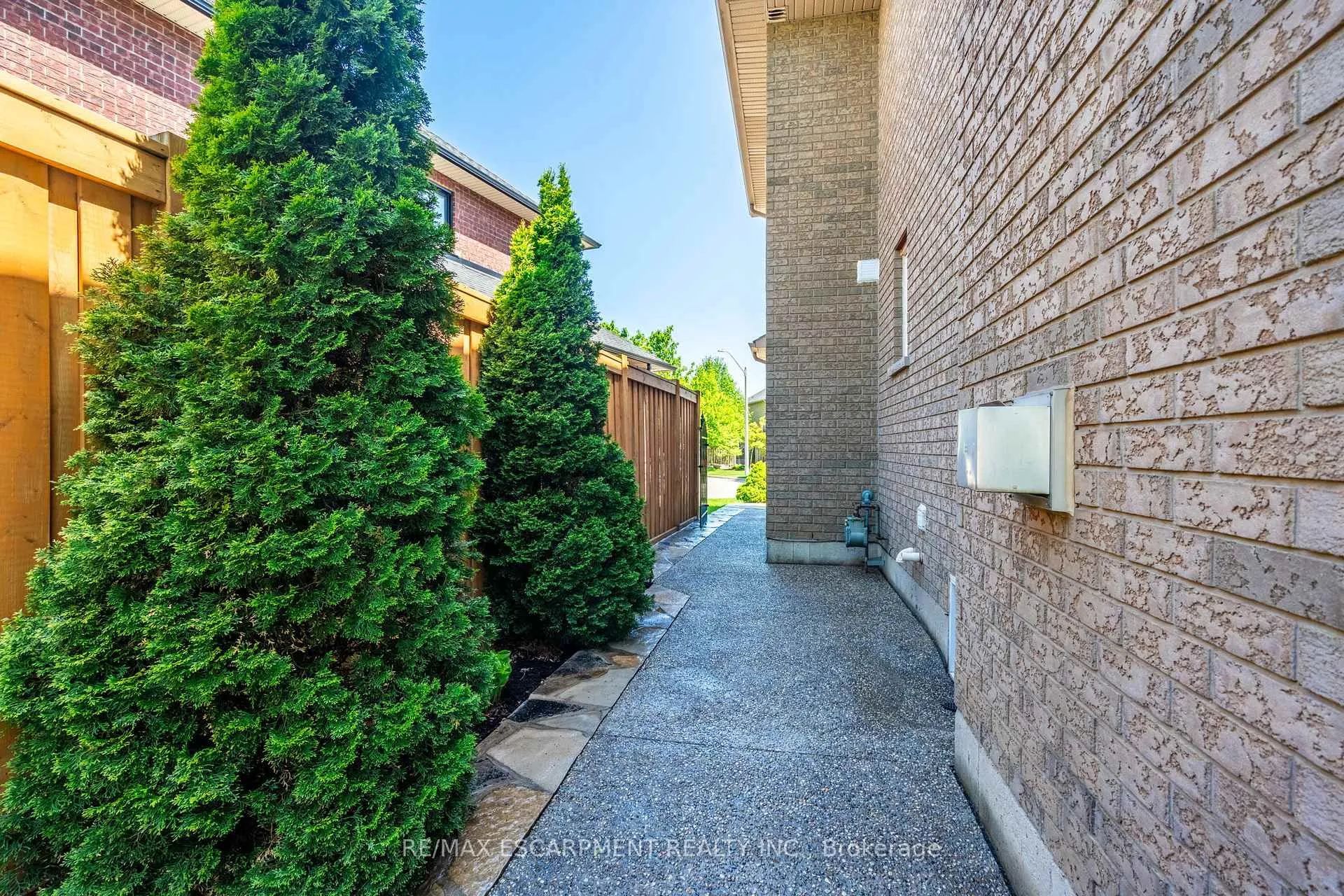 Photo 39 of 24 Edgecroft Crescent, Hamilton, Stoney Creek Mountain — HOMEH
