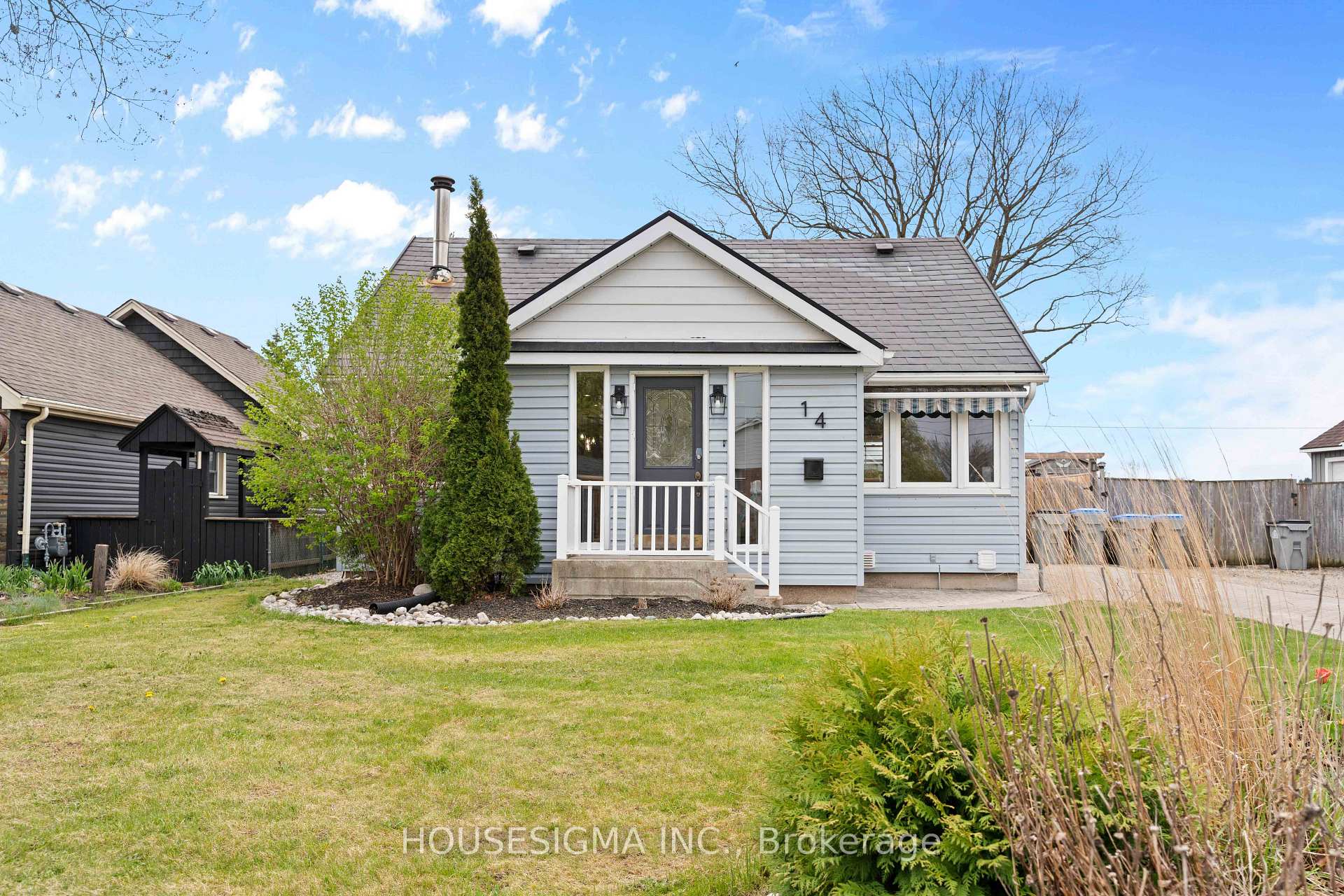 Photo 2 of 14 Carroll Street W, Strathroy-Caradoc, NE — HOMEH