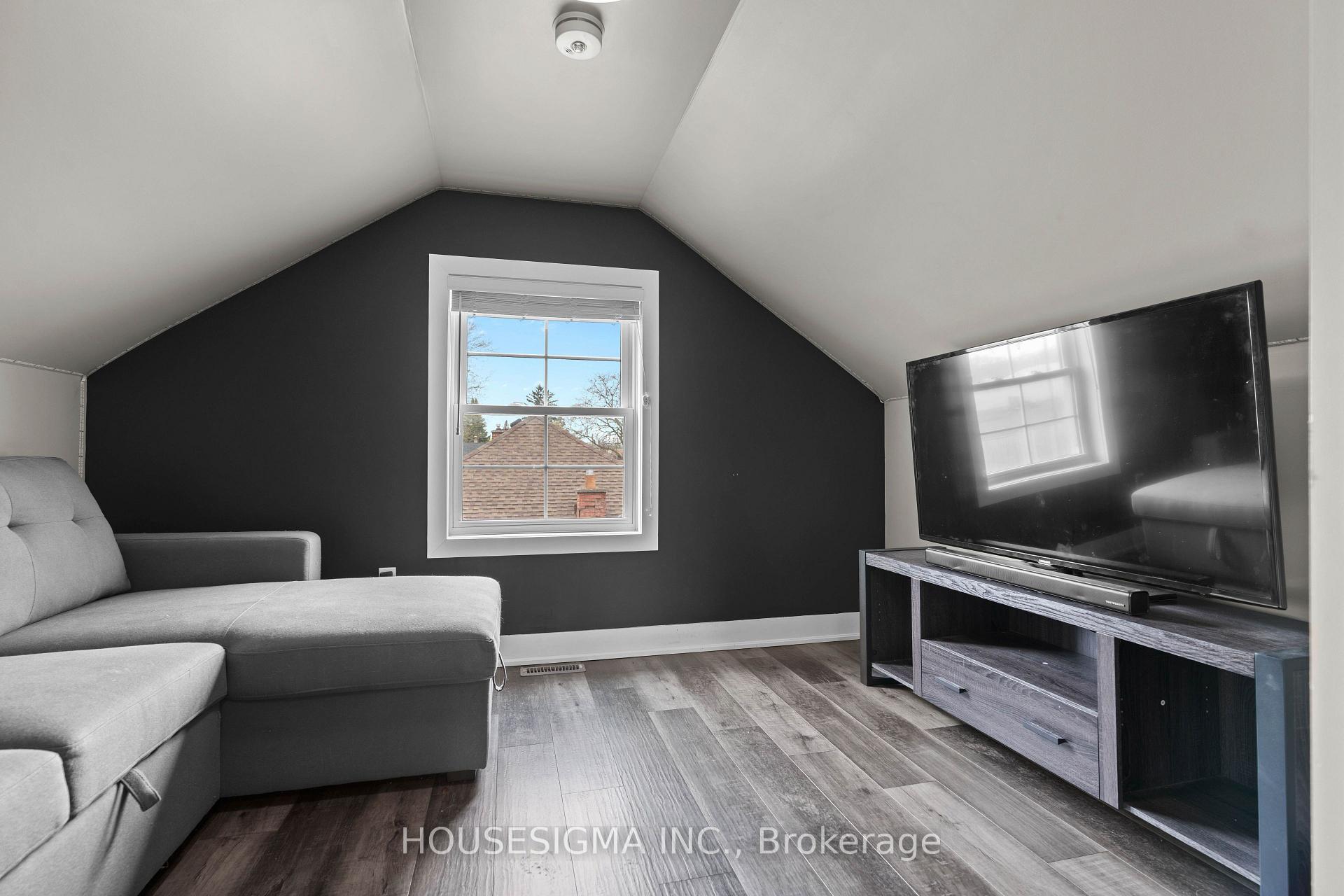 Photo 24 of 14 Carroll Street W, Strathroy-Caradoc, NE — HOMEH