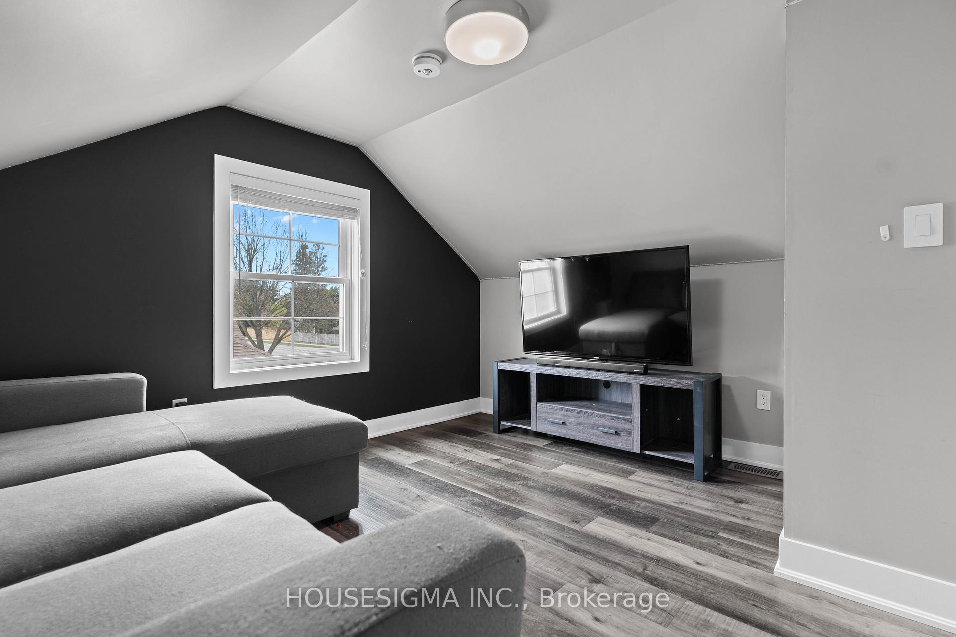 Photo 25 of 14 Carroll Street W, Strathroy-Caradoc, NE — HOMEH