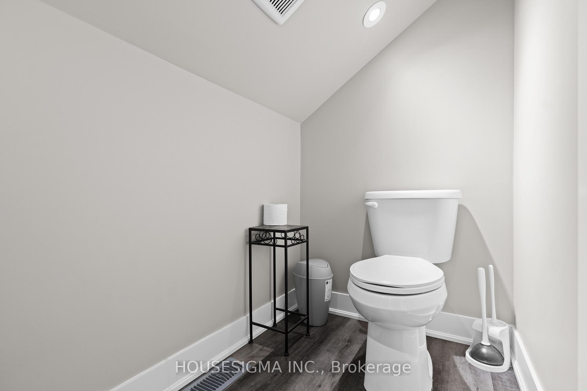 Photo 28 of 14 Carroll Street W, Strathroy-Caradoc, NE — HOMEH