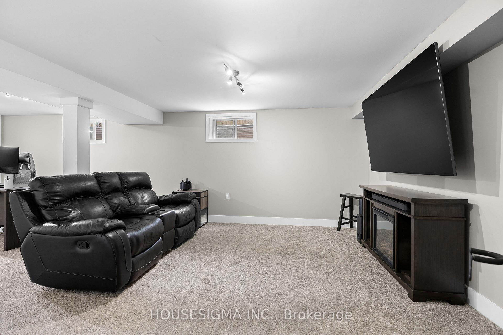 Photo 33 of 14 Carroll Street W, Strathroy-Caradoc, NE — HOMEH