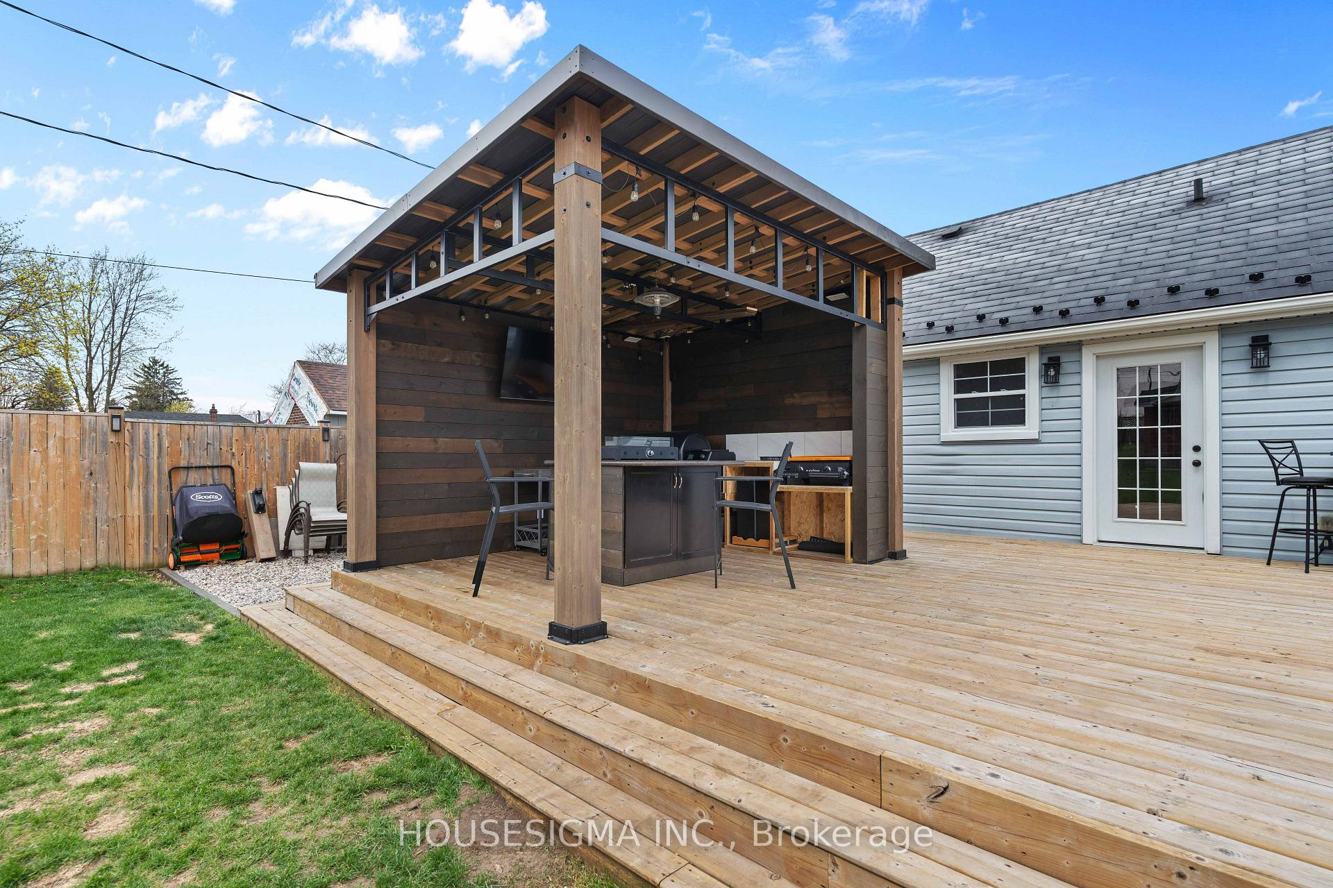 Photo 41 of 14 Carroll Street W, Strathroy-Caradoc, NE — HOMEH