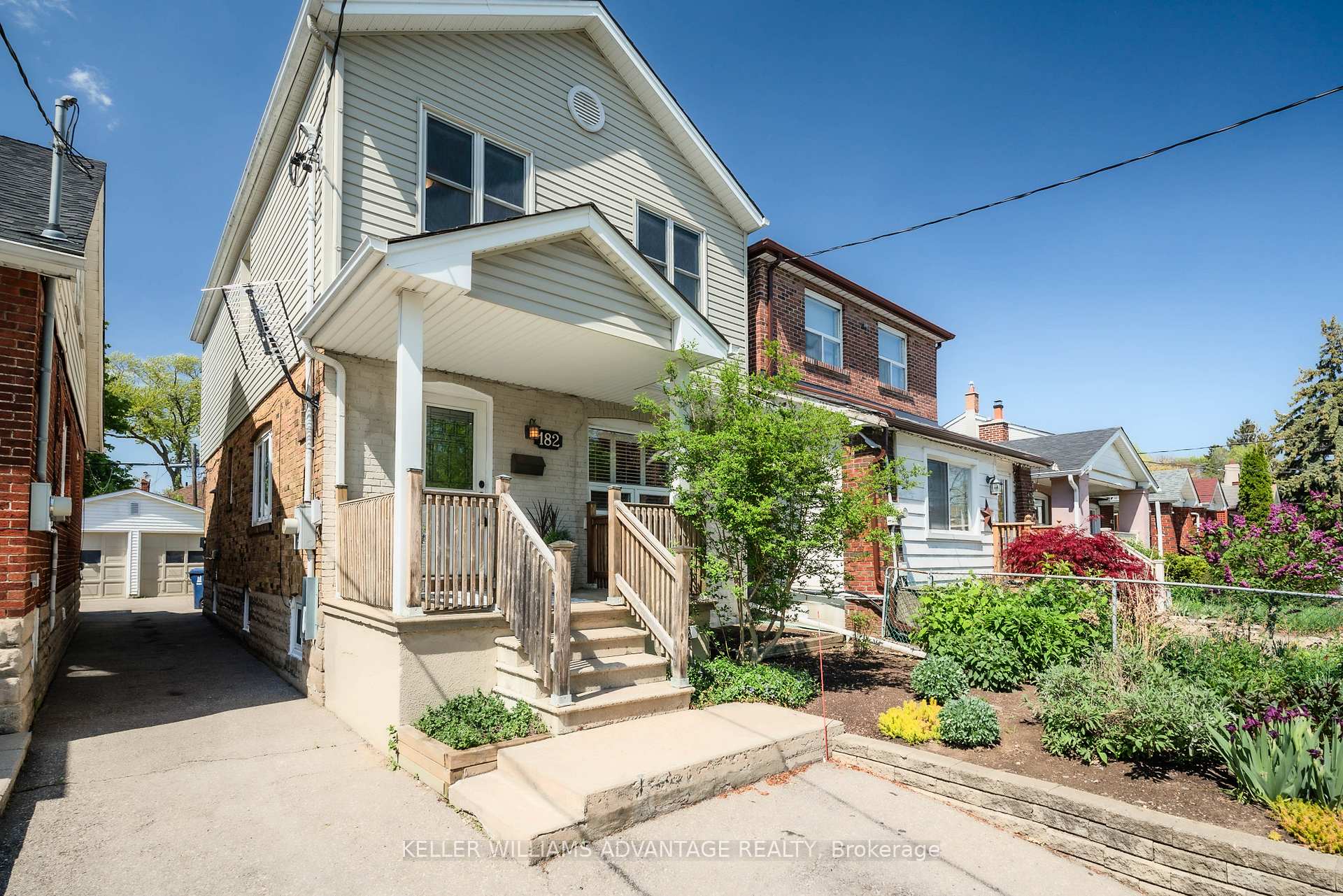 Photo 3 of 182 Sammon Avenue, Toronto, Danforth Village-East York — HOMEH