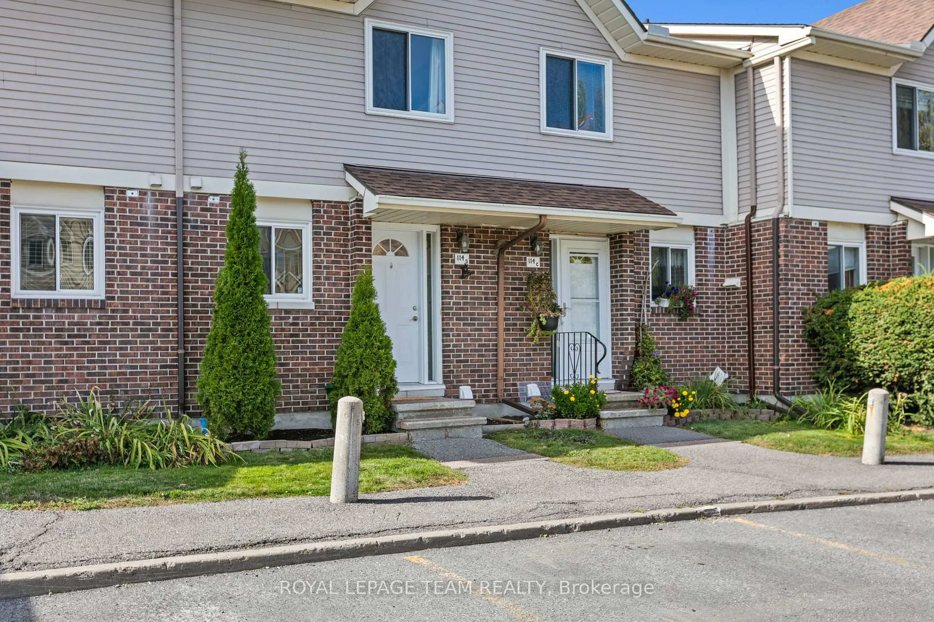 Photo 1 of Unit D, 114 Valley Stream Drive, Ottawa, Leslie Park — HOMEH