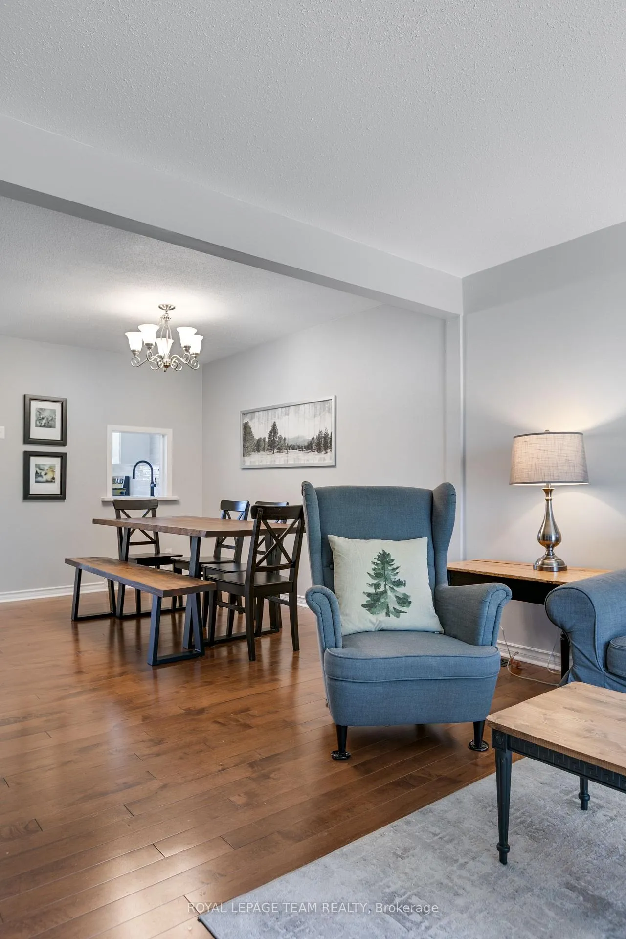 Photo 7 of Unit D, 114 Valley Stream Drive, Ottawa, Leslie Park — HOMEH