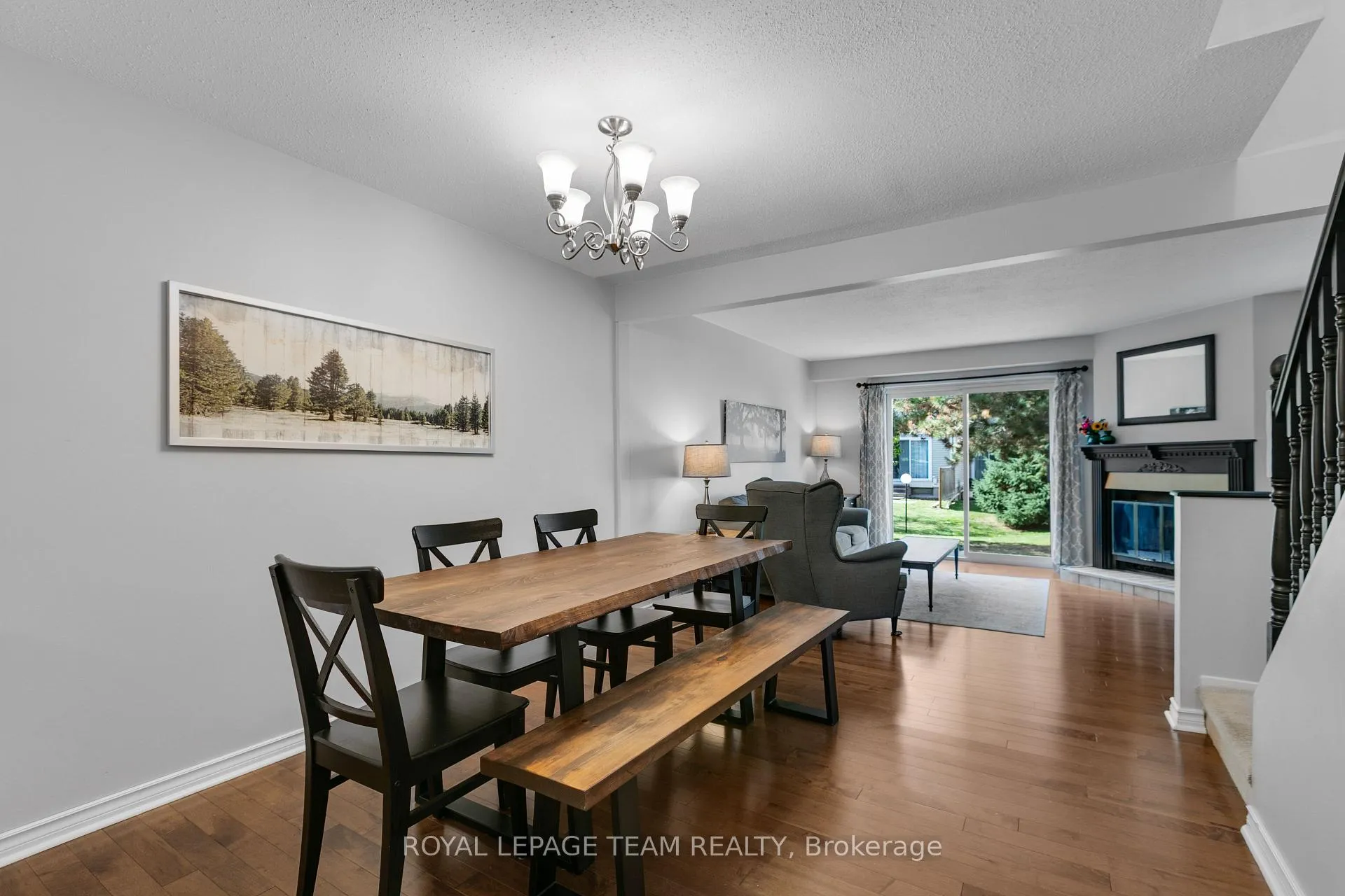 Photo 8 of Unit D, 114 Valley Stream Drive, Ottawa, Leslie Park — HOMEH