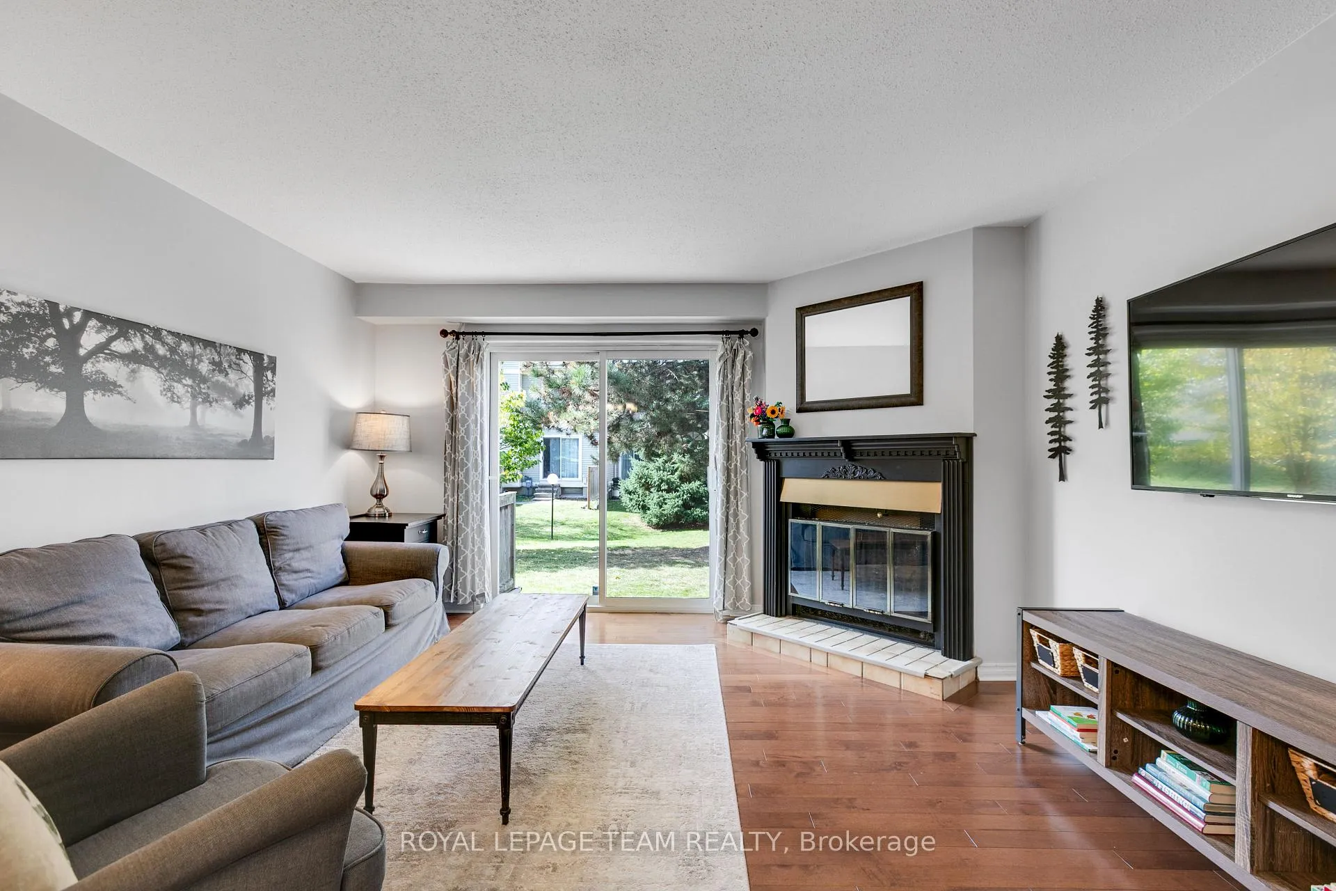 Photo 9 of Unit D, 114 Valley Stream Drive, Ottawa, Leslie Park — HOMEH