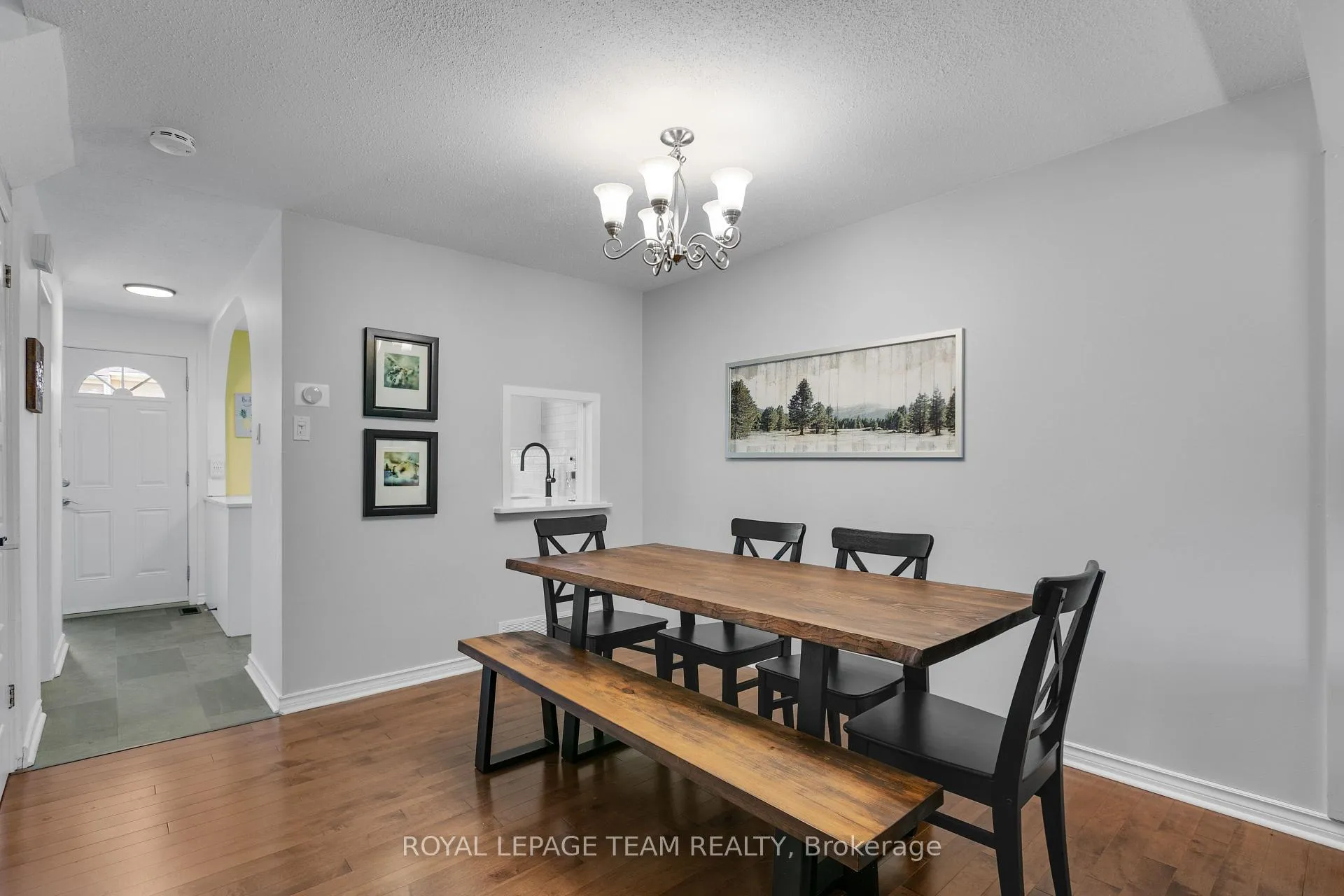 Photo 10 of Unit D, 114 Valley Stream Drive, Ottawa, Leslie Park — HOMEH