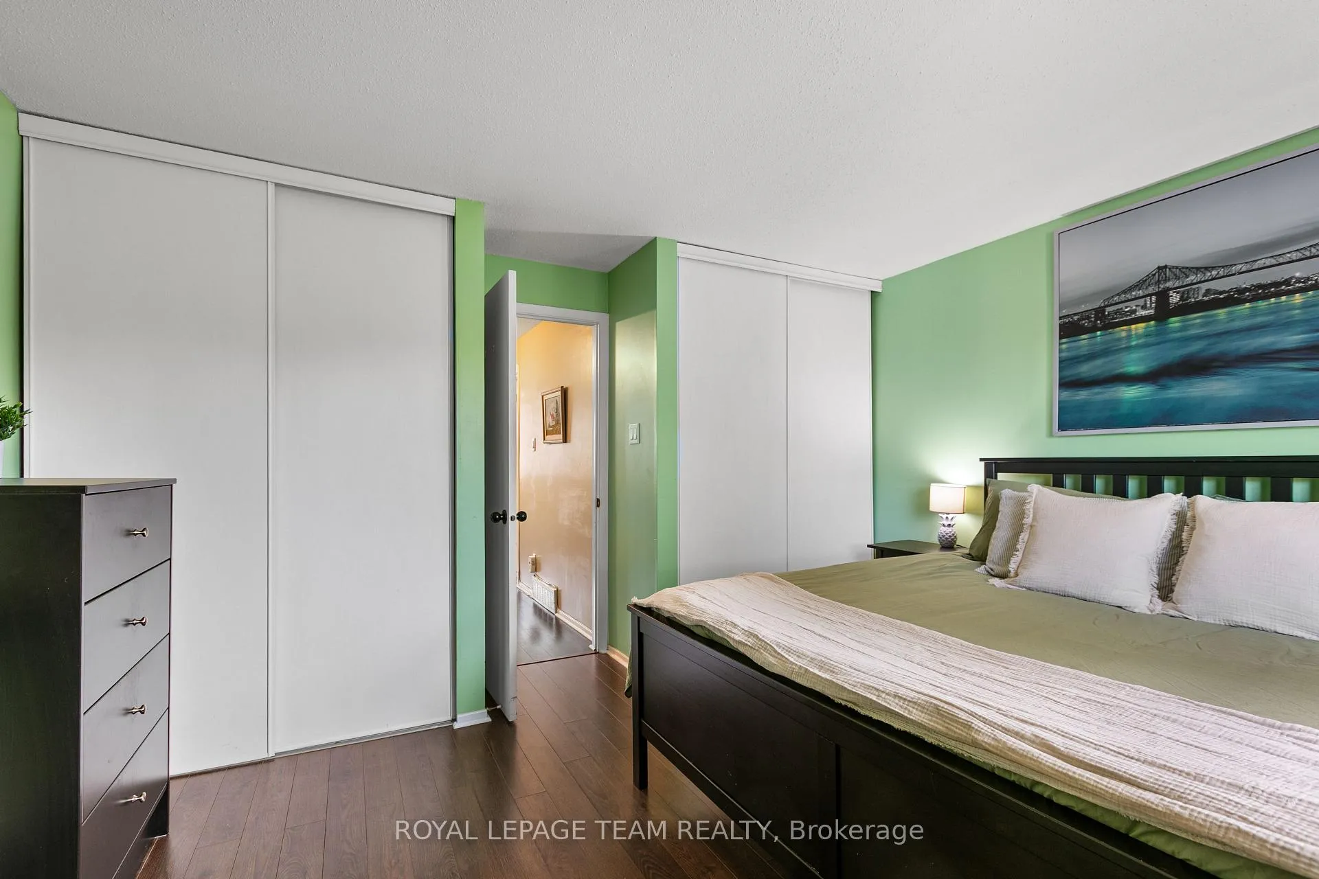 Photo 17 of Unit D, 114 Valley Stream Drive, Ottawa, Leslie Park — HOMEH