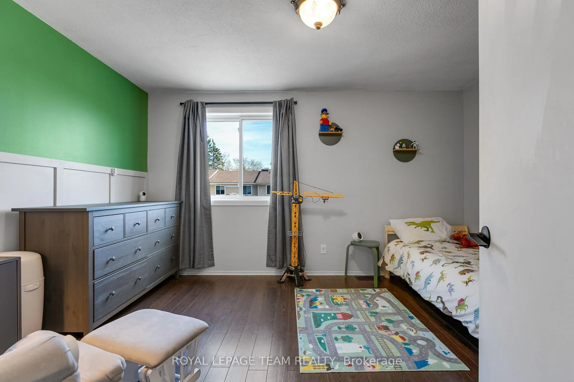 Photo 22 of Unit D, 114 Valley Stream Drive, Ottawa, Leslie Park — HOMEH