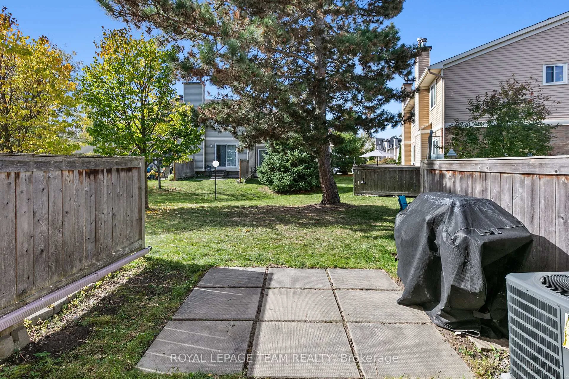 Photo 27 of Unit D, 114 Valley Stream Drive, Ottawa, Leslie Park — HOMEH