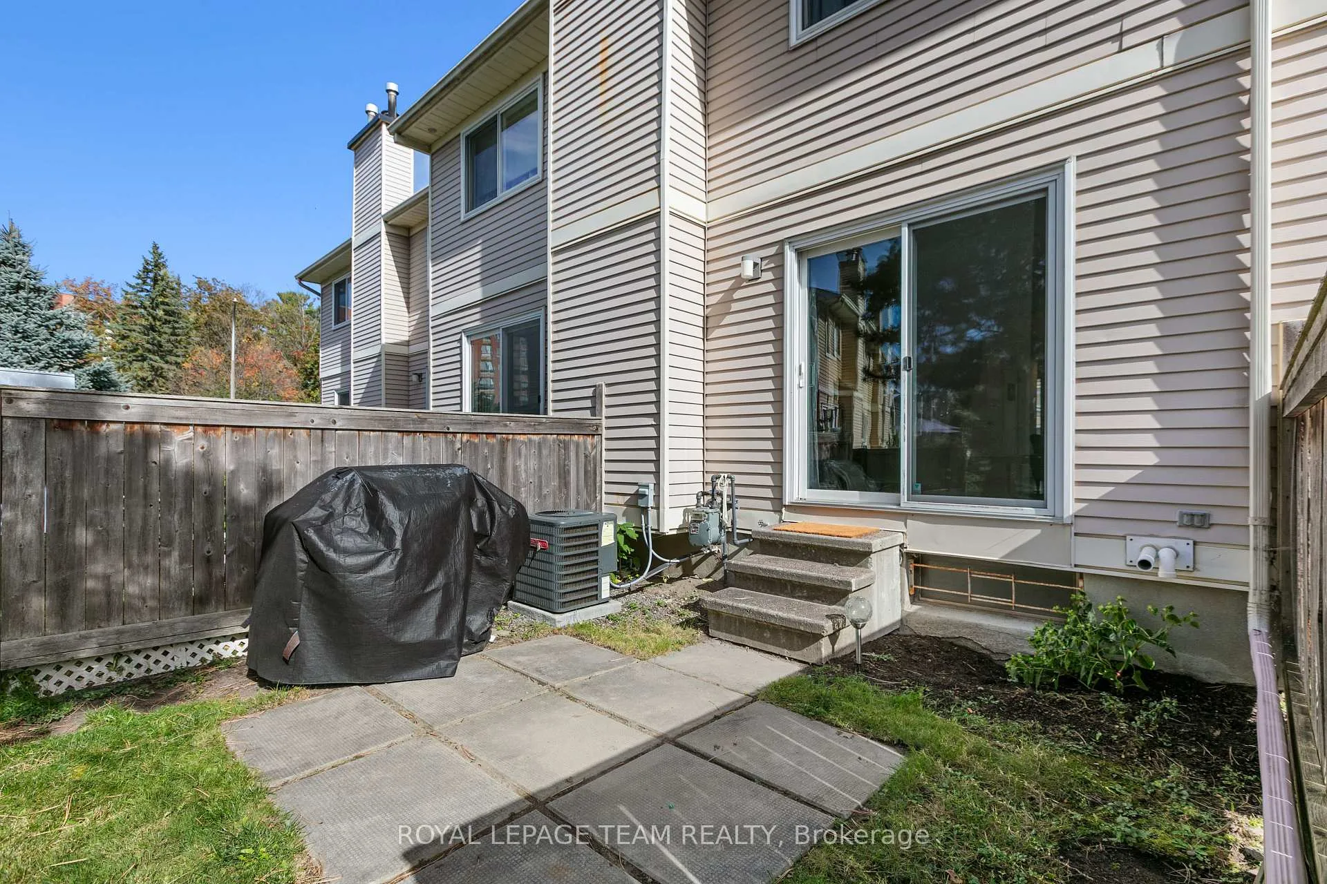 Photo 28 of Unit D, 114 Valley Stream Drive, Ottawa, Leslie Park — HOMEH