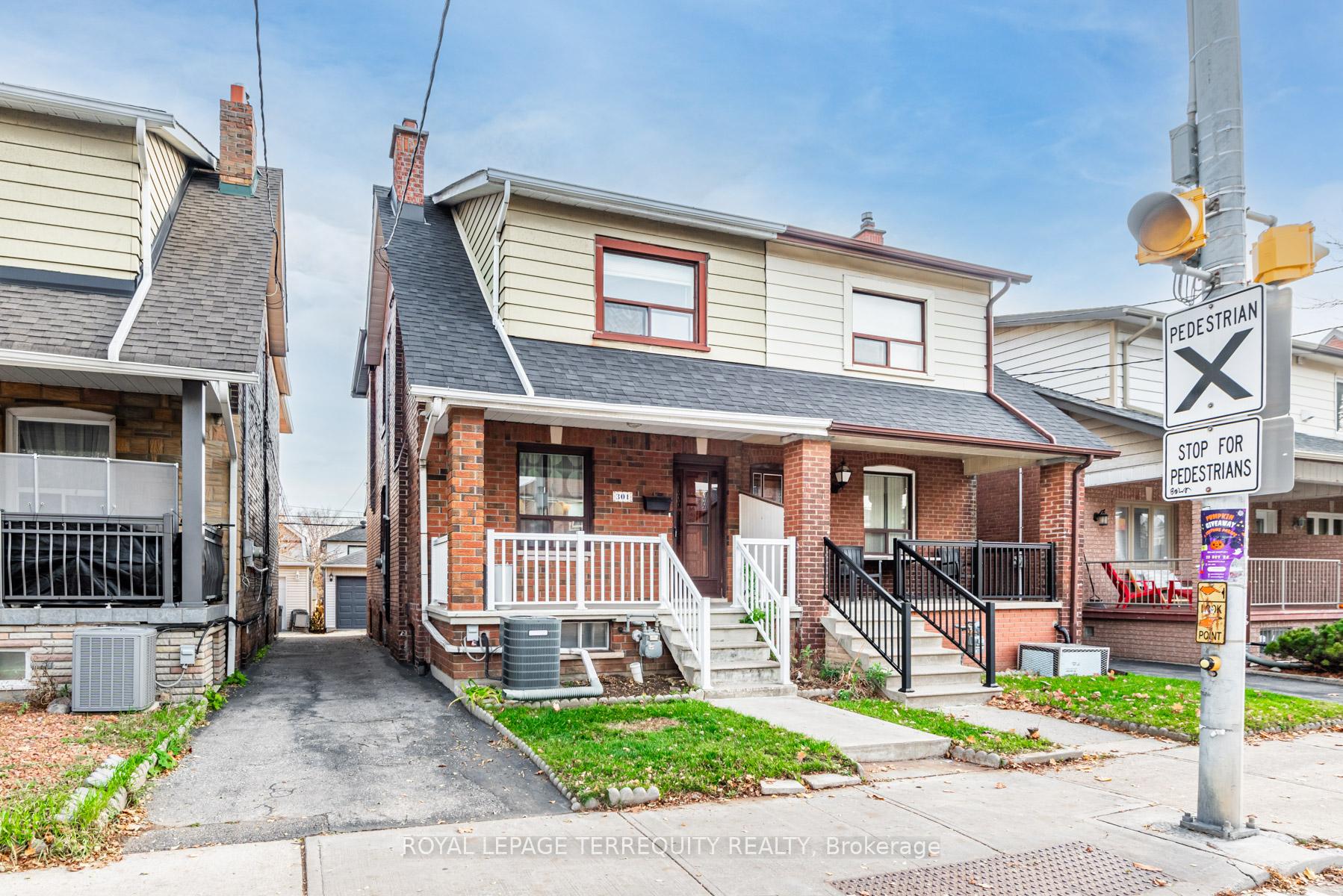 Front of 301 Oakwood Avenue