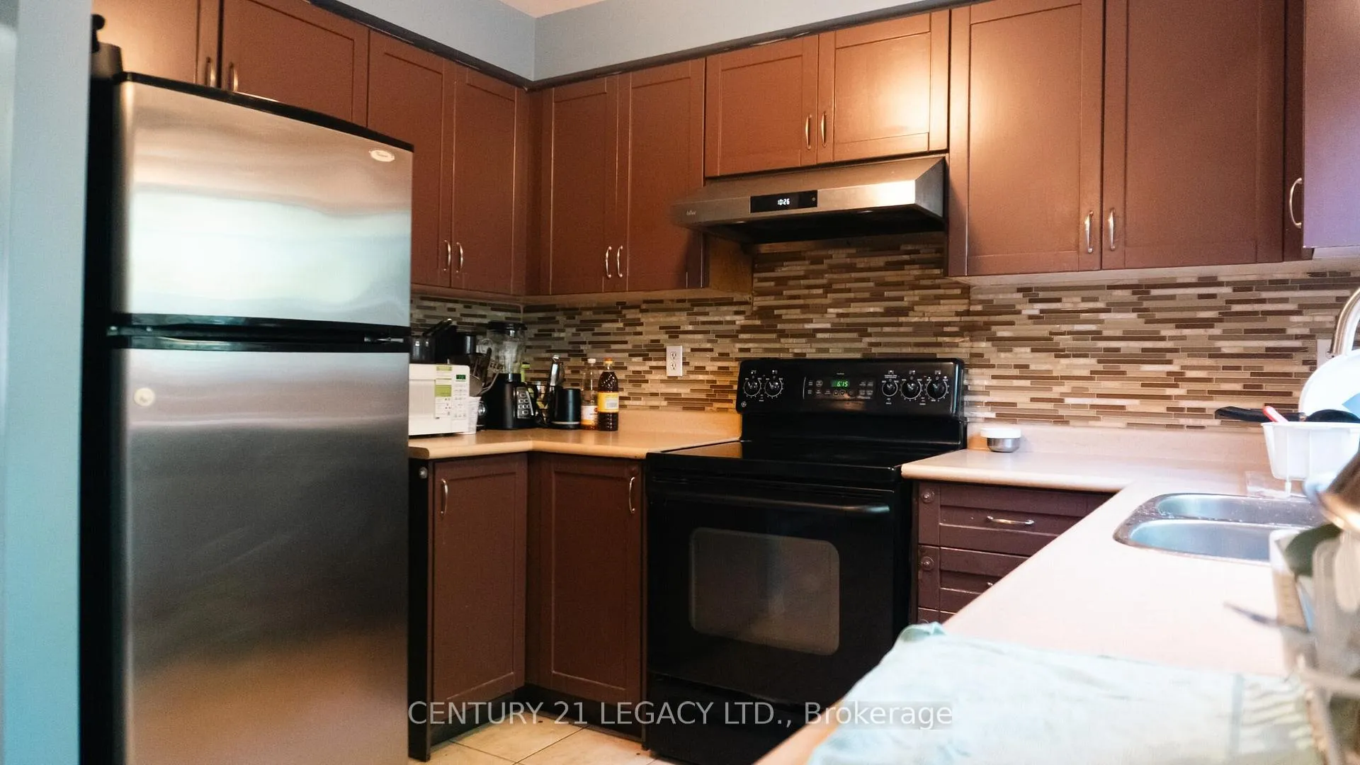 Photo 13 of 25 Revelstoke Place, Brampton, Sandringham-Wellington — HOMEH