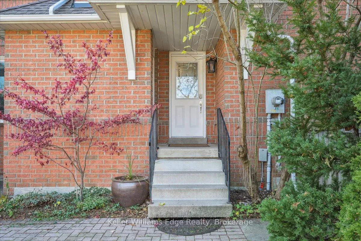 Photo 2 of 123 Laurendale Avenue, Hamilton, Waterdown — HOMEH