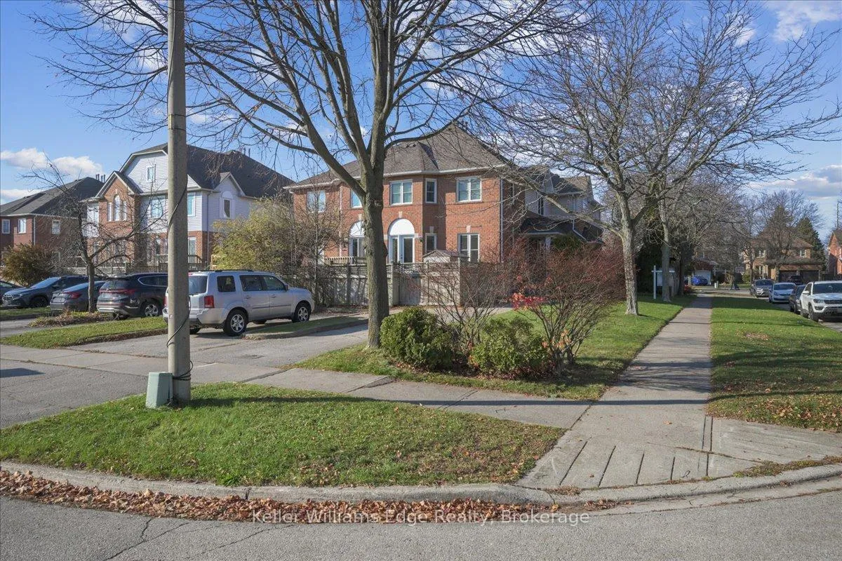 Photo 3 of 123 Laurendale Avenue, Hamilton, Waterdown — HOMEH