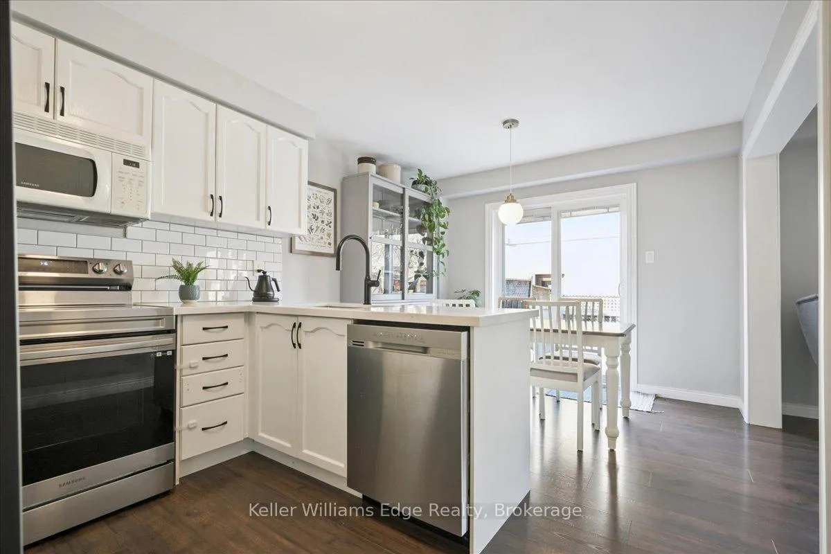 Photo 10 of 123 Laurendale Avenue, Hamilton, Waterdown — HOMEH