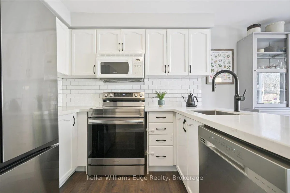 Photo 11 of 123 Laurendale Avenue, Hamilton, Waterdown — HOMEH