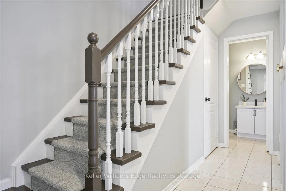 Photo 19 of 123 Laurendale Avenue, Hamilton, Waterdown — HOMEH