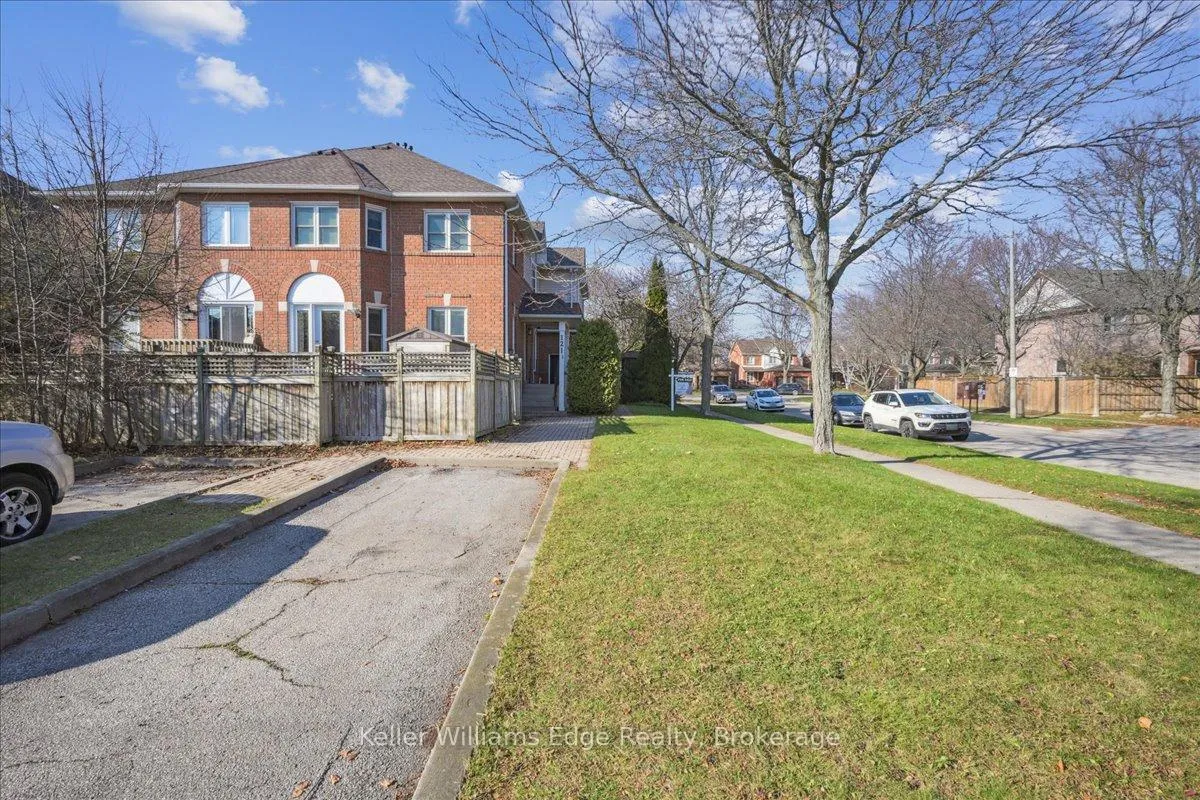 Photo 37 of 123 Laurendale Avenue, Hamilton, Waterdown — HOMEH