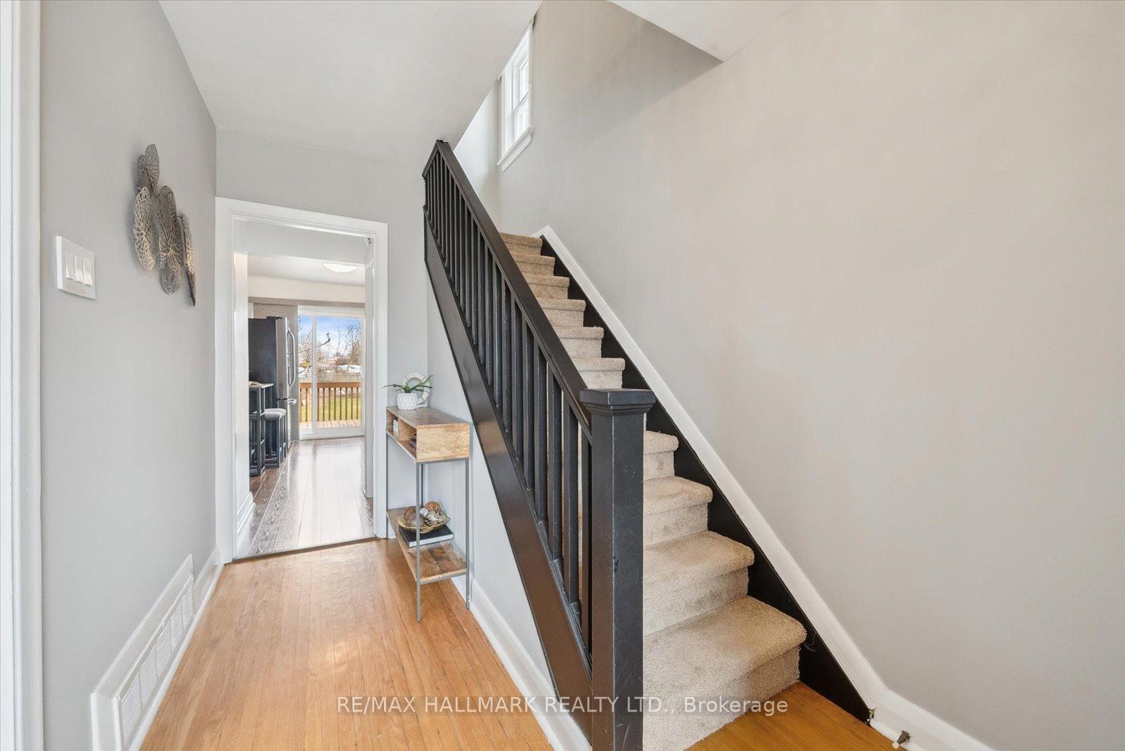 Photo 5 of 17 Marsh Road, Scarborough, Clairlea-Birchmount — HOMEH