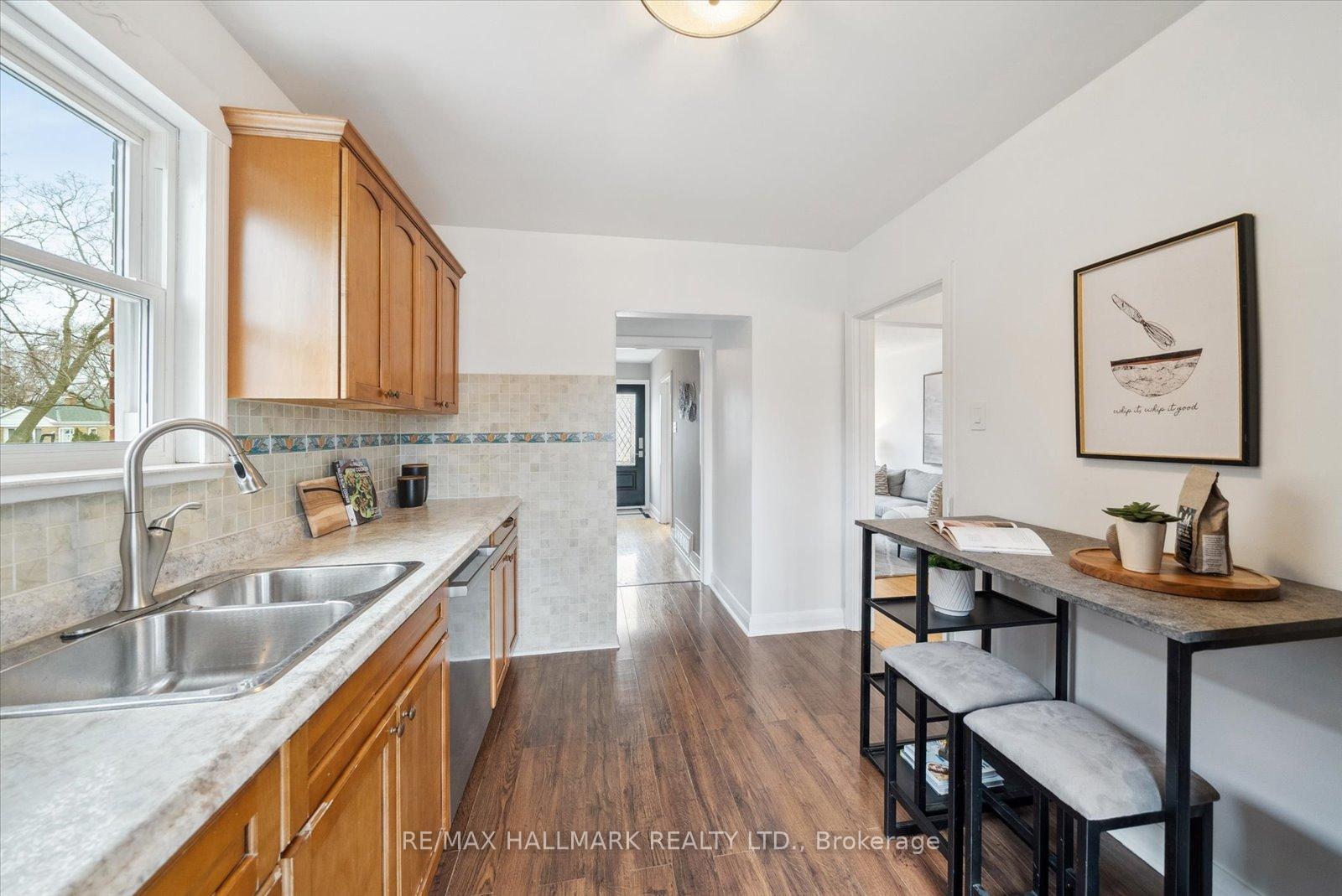 Photo 13 of 17 Marsh Road, Scarborough, Clairlea-Birchmount — HOMEH