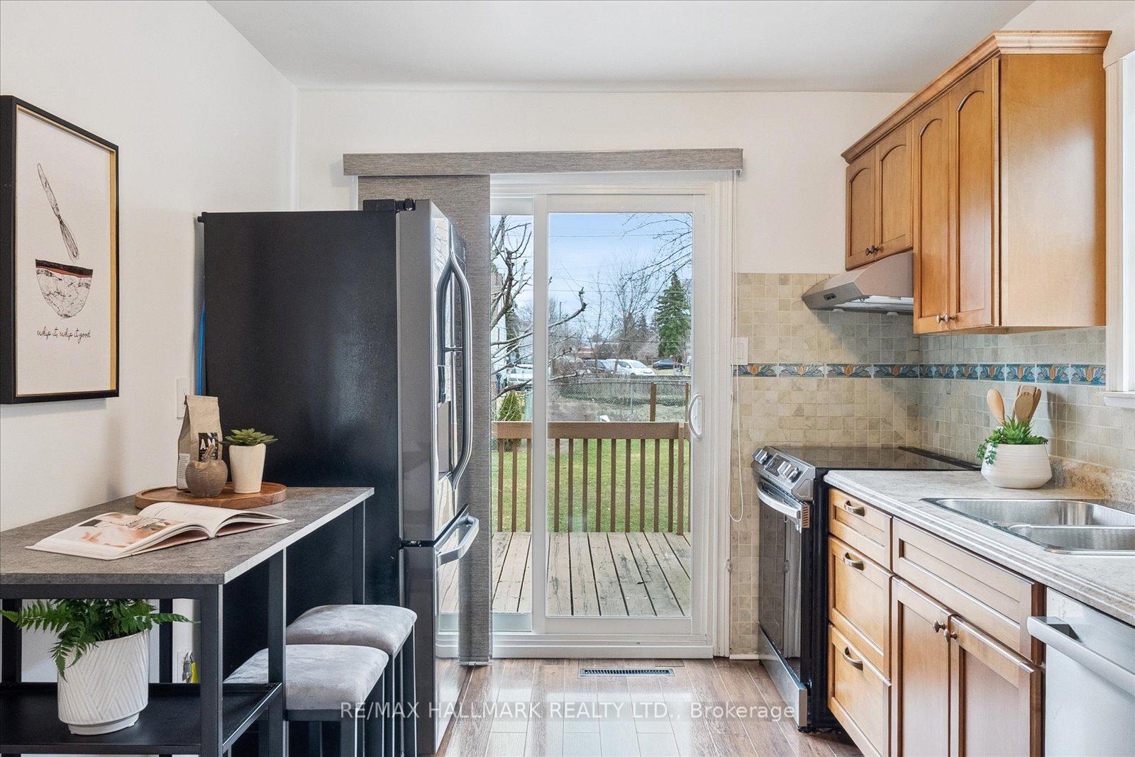 Photo 15 of 17 Marsh Road, Scarborough, Clairlea-Birchmount — HOMEH