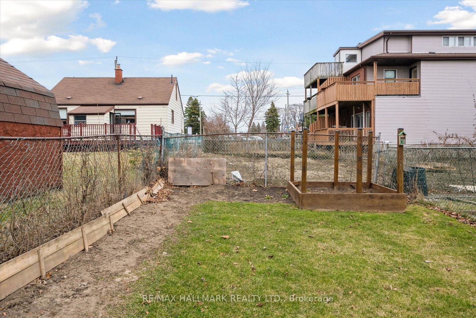 Photo 36 of 17 Marsh Road, Scarborough, Clairlea-Birchmount — HOMEH