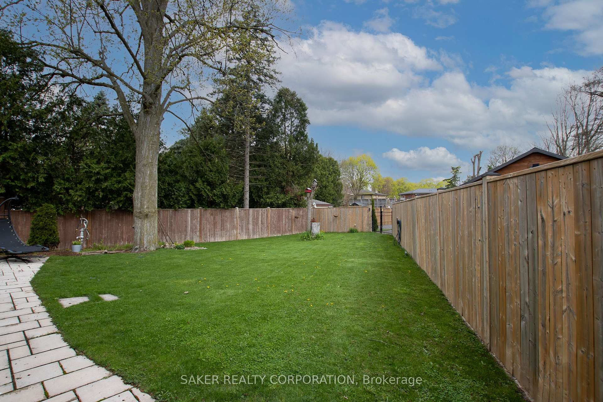 Photo 4 of 411 Albert Street, Strathroy-Caradoc, NW — HOMEH