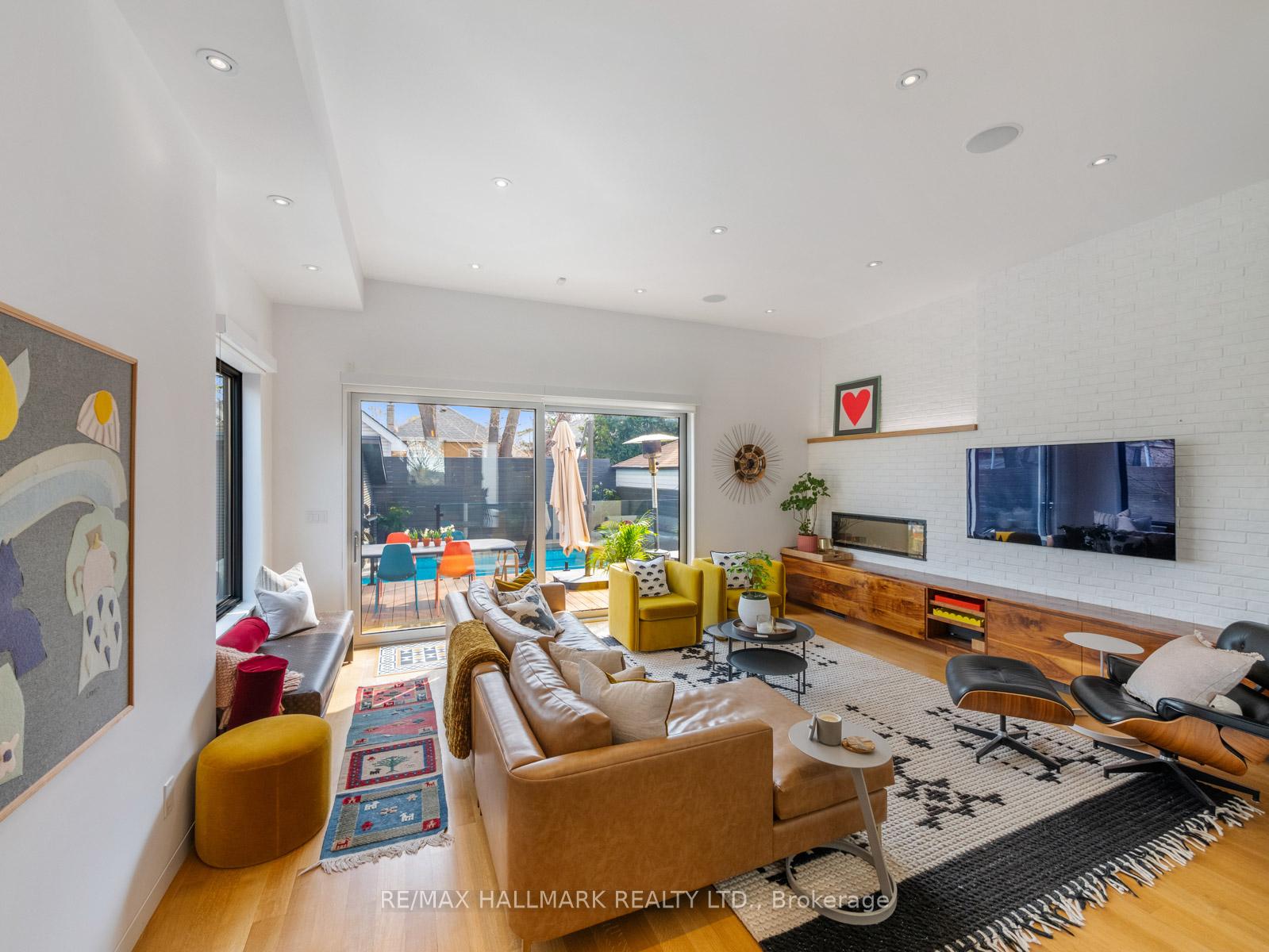 Photo 3 of 29 Treadway Boulevard, Toronto, East York — HOMEH