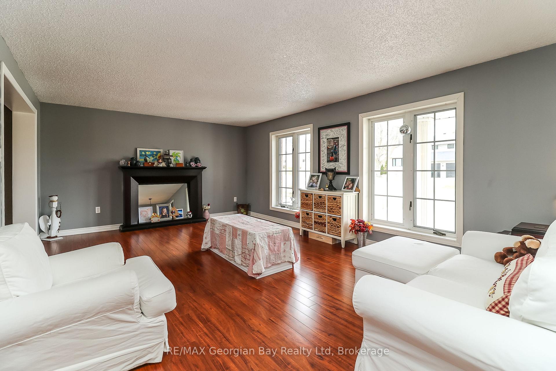 Photo 9 of 117 Bay Street, Tay, Victoria Harbour — HOMEH
