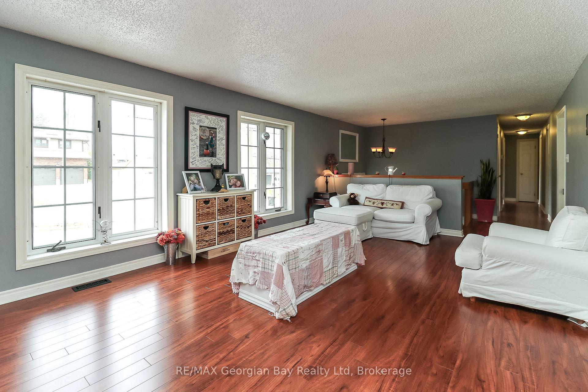 Photo 10 of 117 Bay Street, Tay, Victoria Harbour — HOMEH