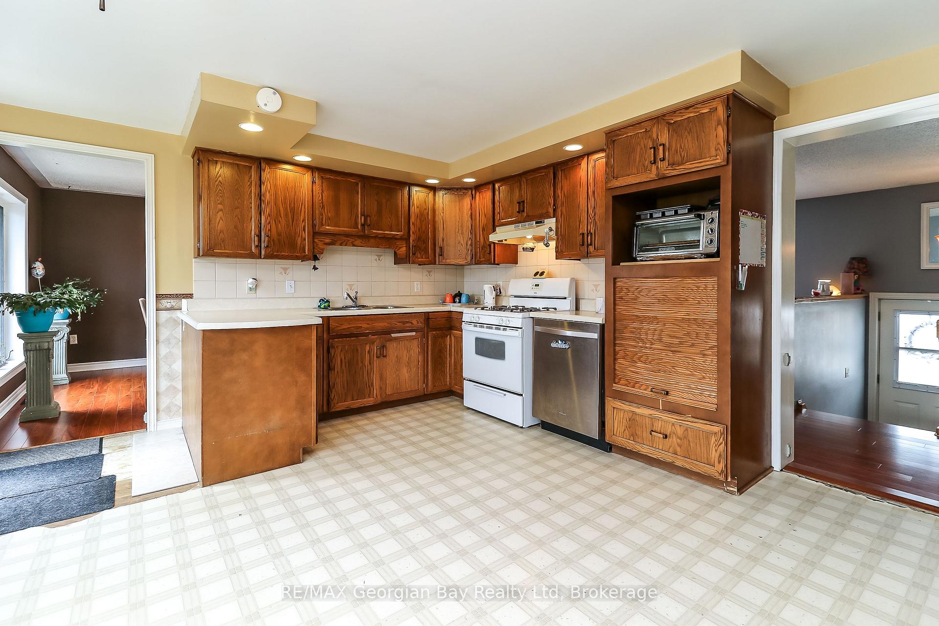 Photo 15 of 117 Bay Street, Tay, Victoria Harbour — HOMEH