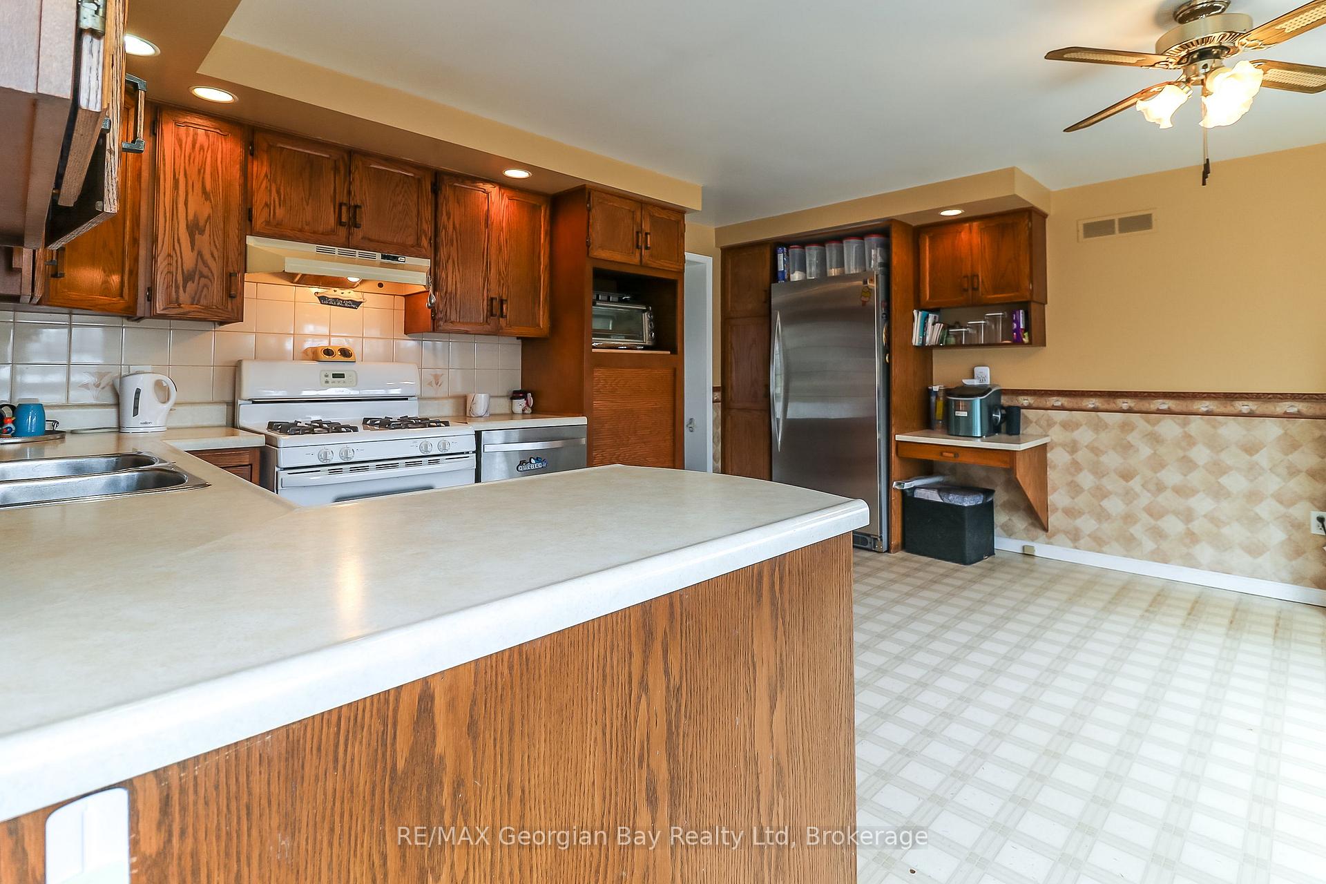 Photo 17 of 117 Bay Street, Tay, Victoria Harbour — HOMEH