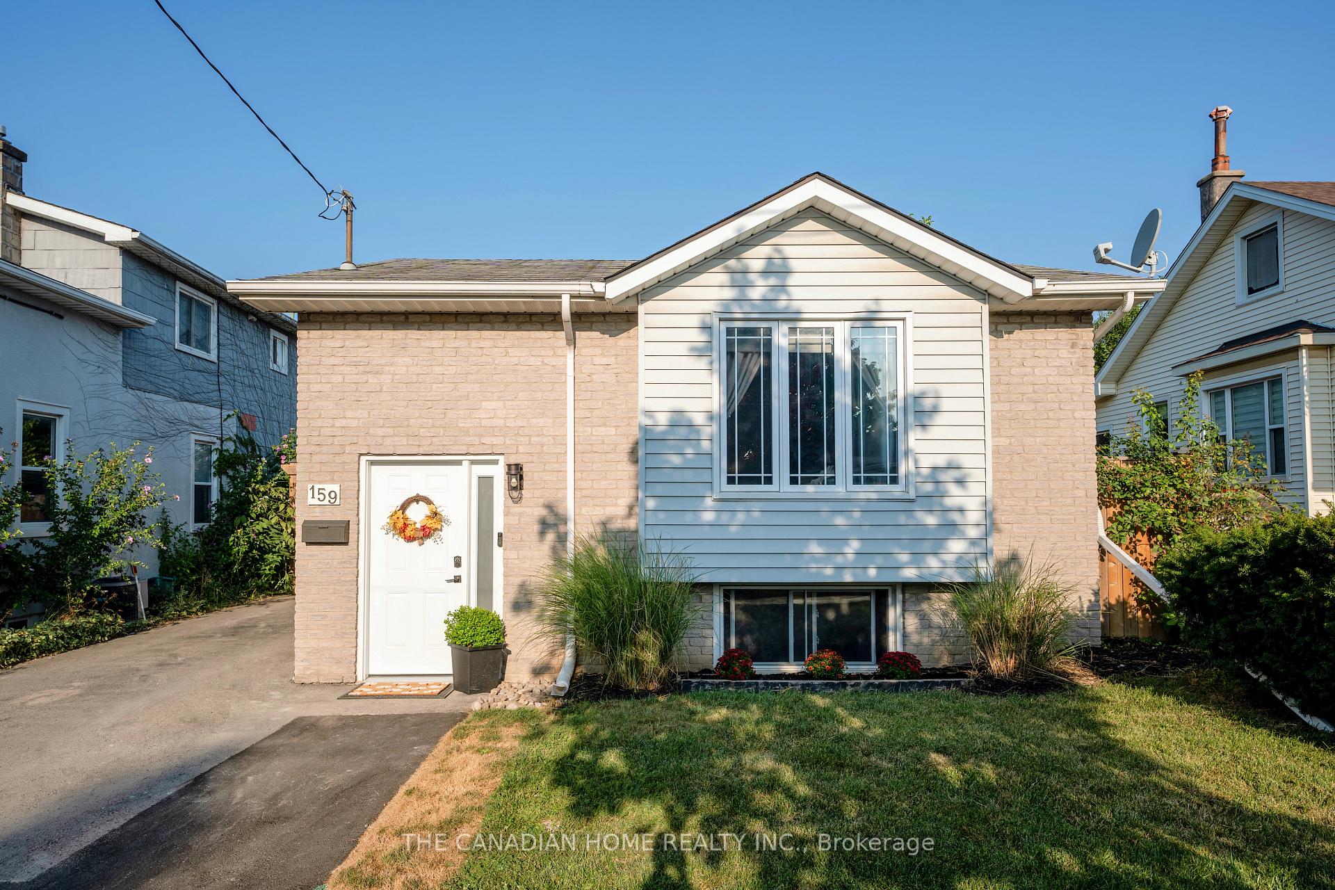 Front of 159 Pine Street S