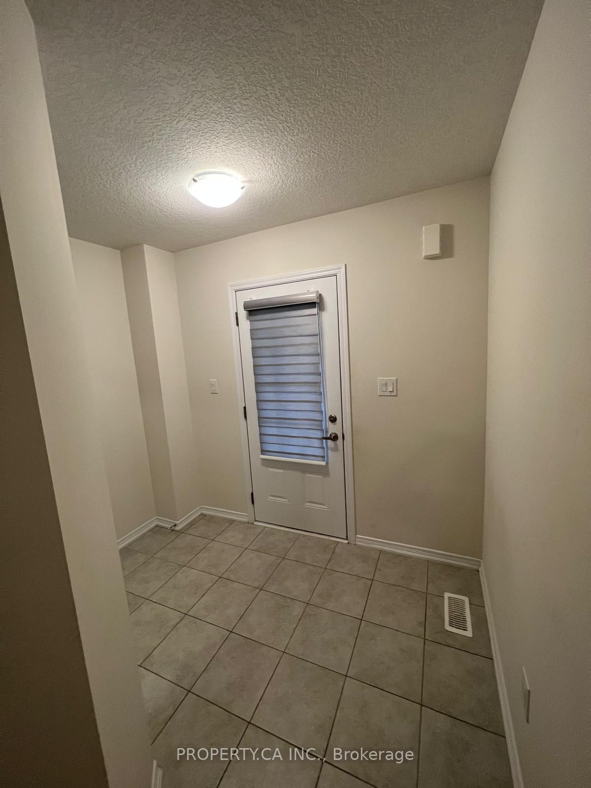 Photo 3 of 112 Esther Crescent, Thorold, Hurricane/Merrittville — HOMEH