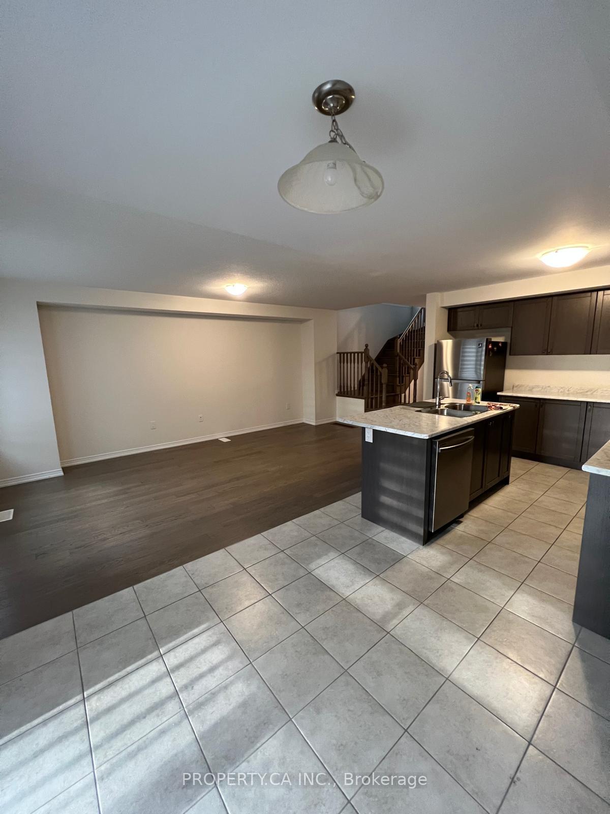 Photo 11 of 112 Esther Crescent, Thorold, Hurricane/Merrittville — HOMEH