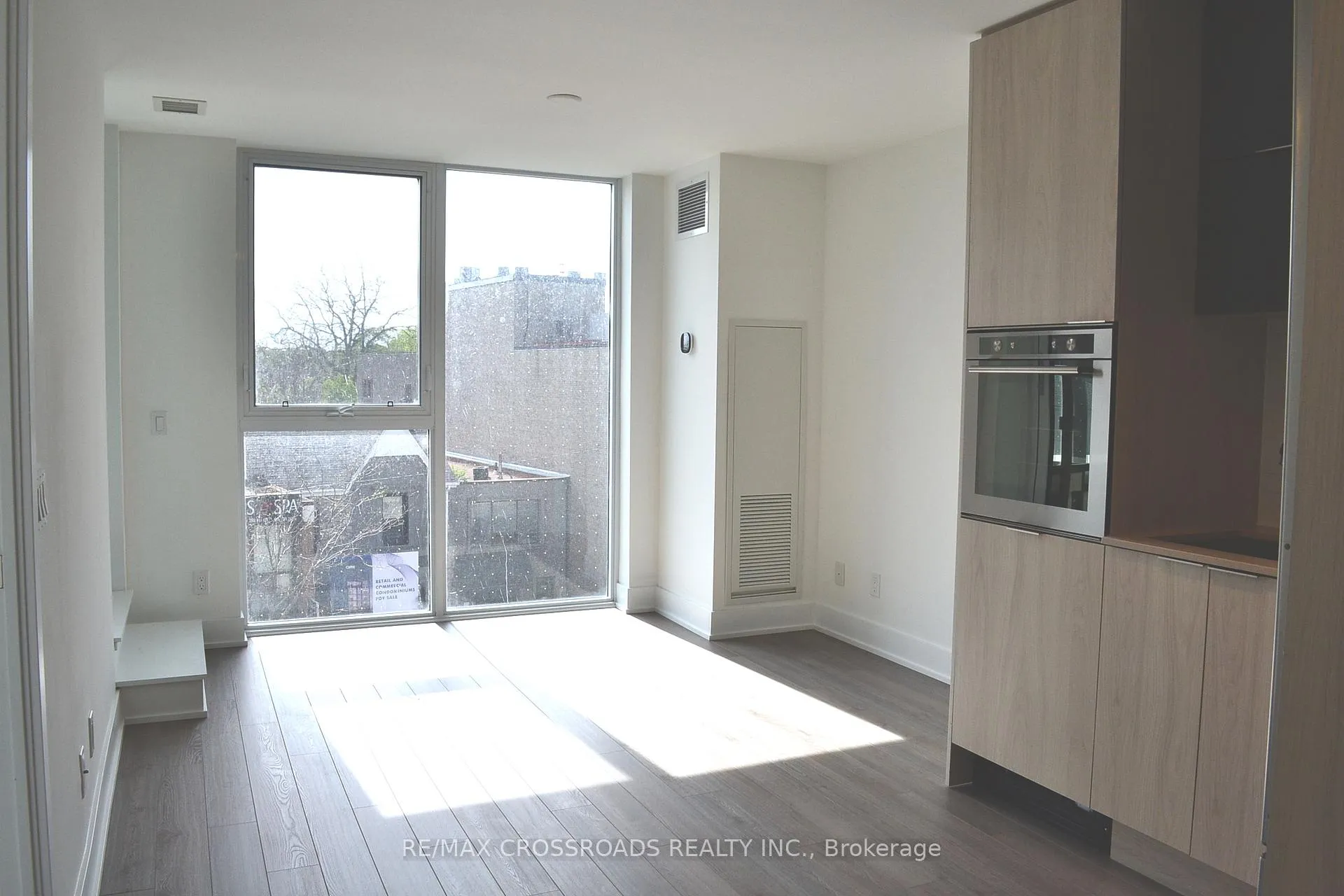 Photo 3 of Unit 303, 1 Belsize Drive, Toronto, Mount Pleasant West — HOMEH