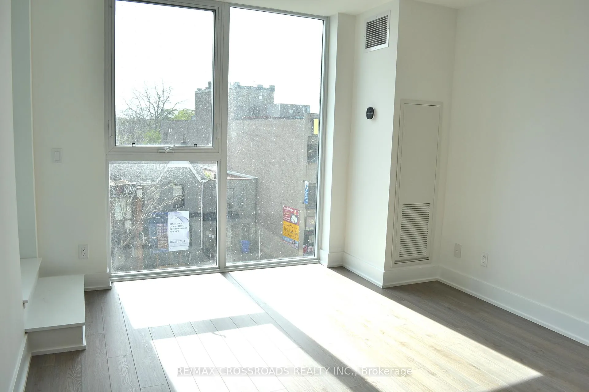 Photo 4 of Unit 303, 1 Belsize Drive, Toronto, Mount Pleasant West — HOMEH