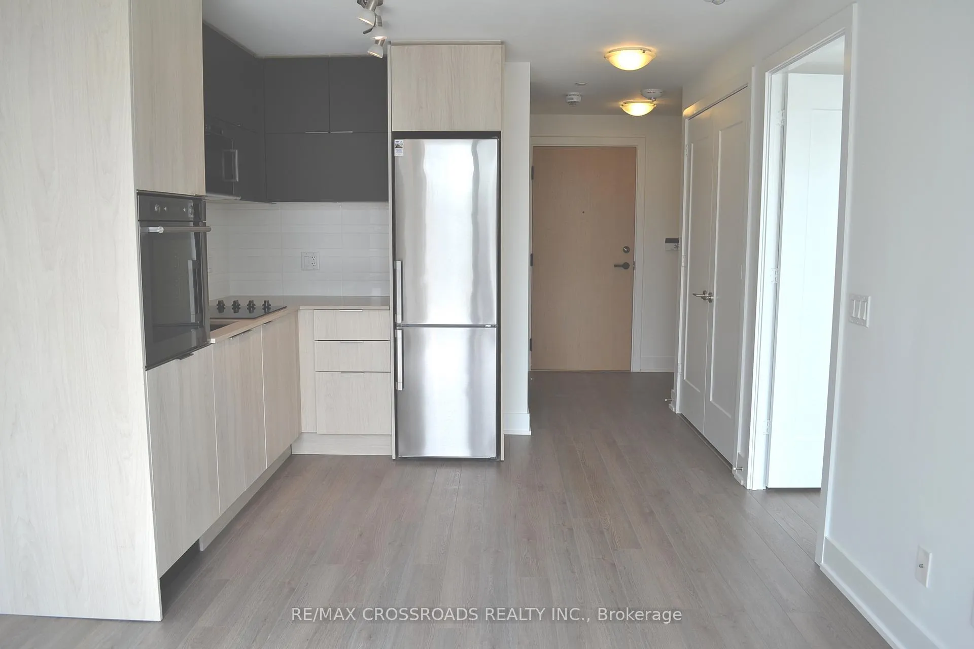 Photo 5 of Unit 303, 1 Belsize Drive, Toronto, Mount Pleasant West — HOMEH