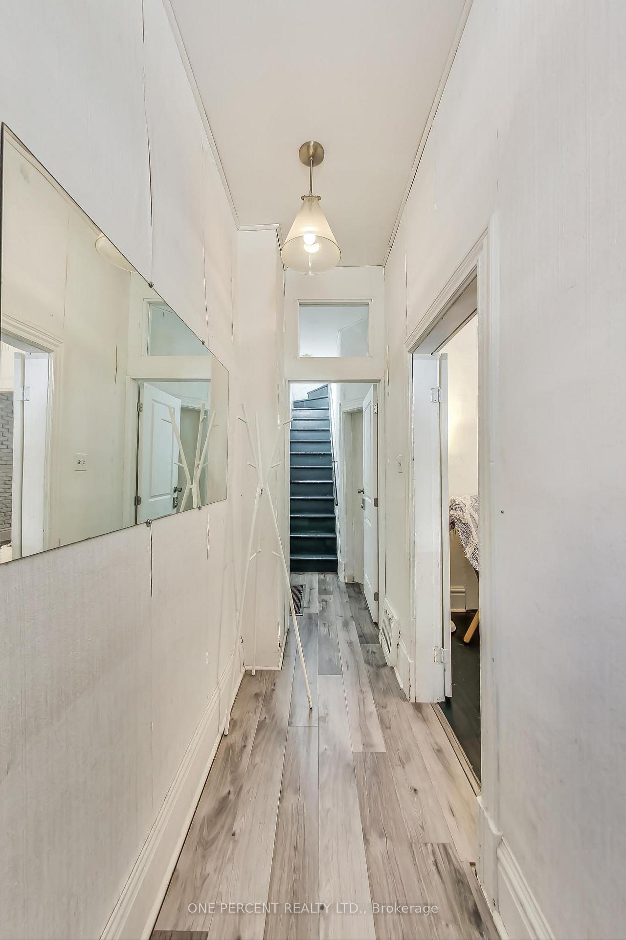 Photo 13 of 825 Adelaide Street W, Toronto, Niagara — HOMEH
