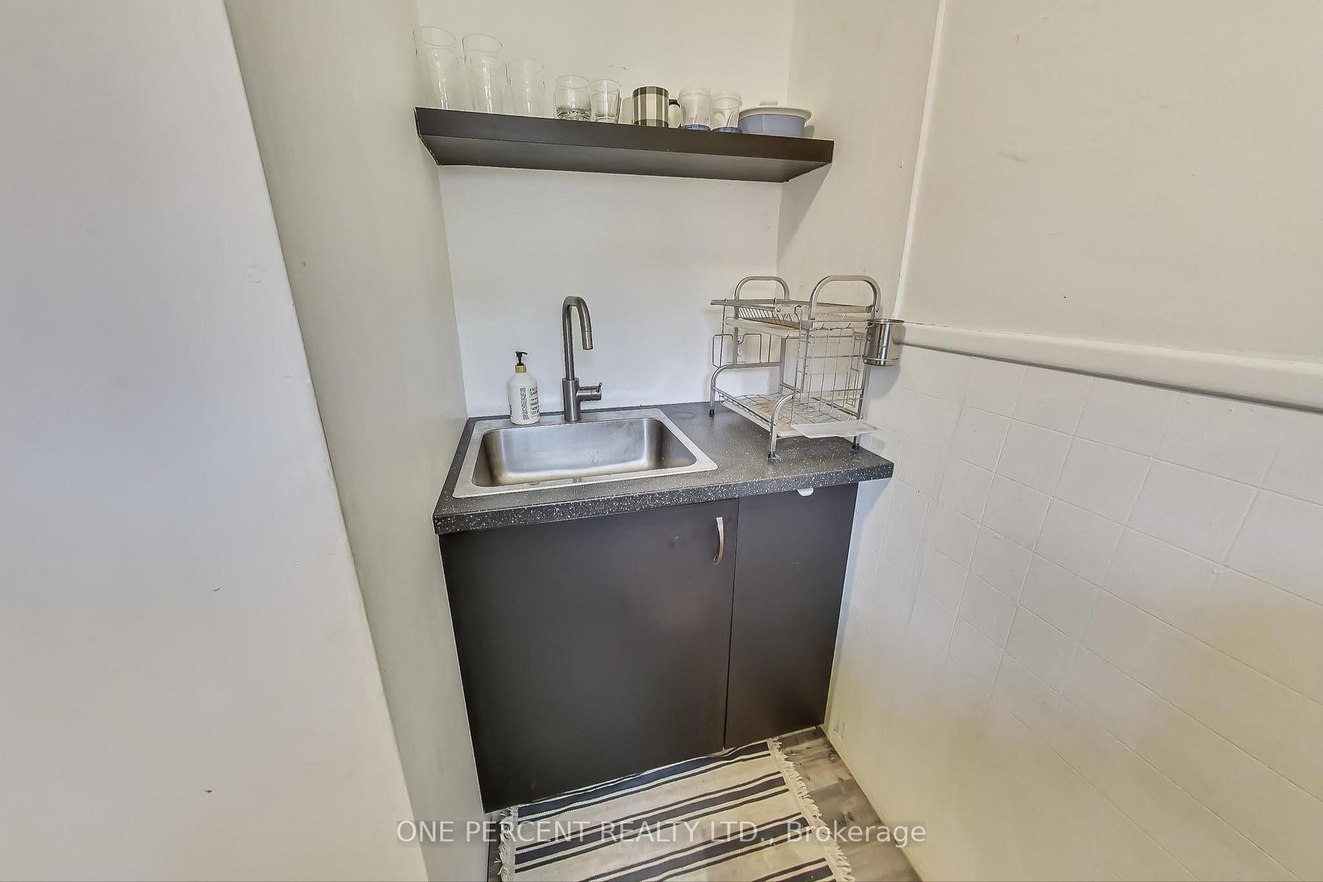 Photo 5 of 825 Adelaide Street W, Toronto, Niagara — HOMEH