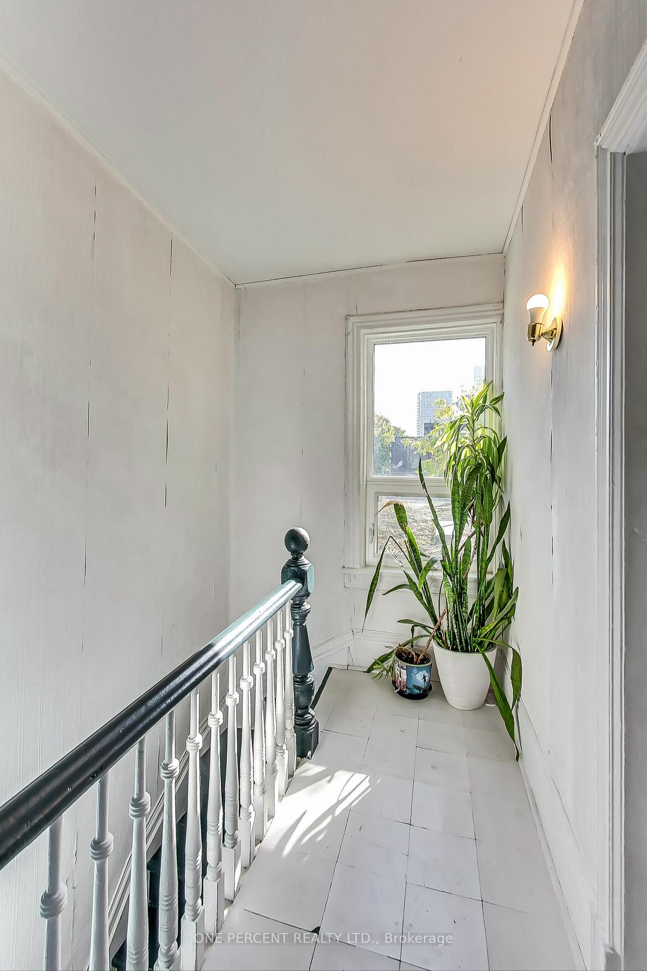 Photo 24 of 825 Adelaide Street W, Toronto, Niagara — HOMEH