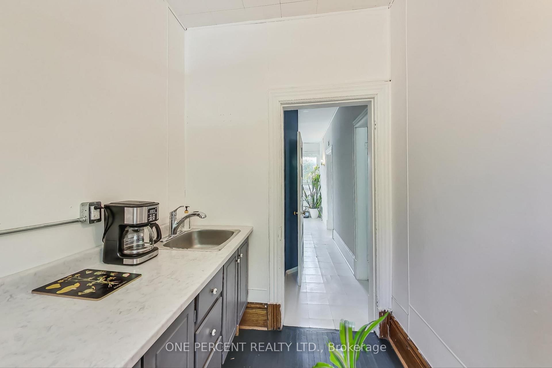 Photo 34 of 825 Adelaide Street W, Toronto, Niagara — HOMEH