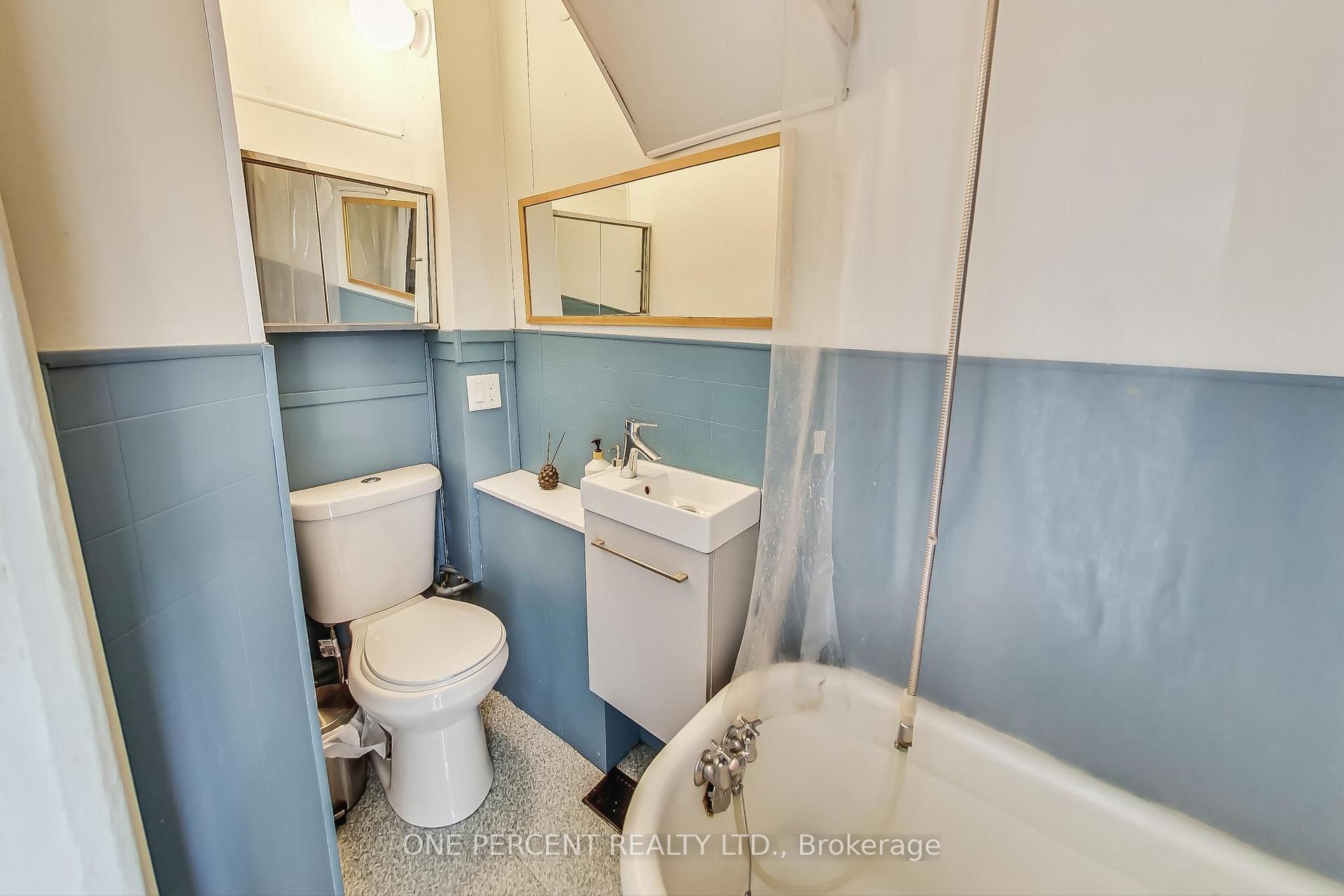 Photo 33 of 825 Adelaide Street W, Toronto, Niagara — HOMEH