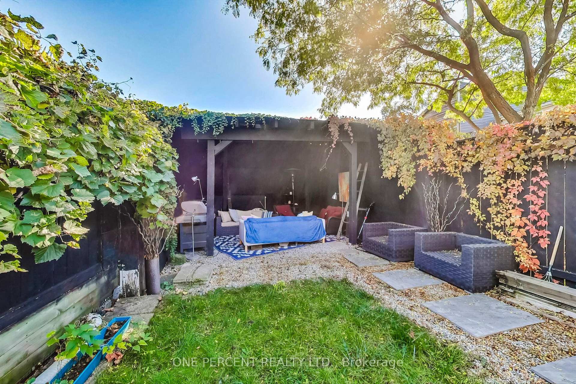 Photo 31 of 825 Adelaide Street W, Toronto, Niagara — HOMEH