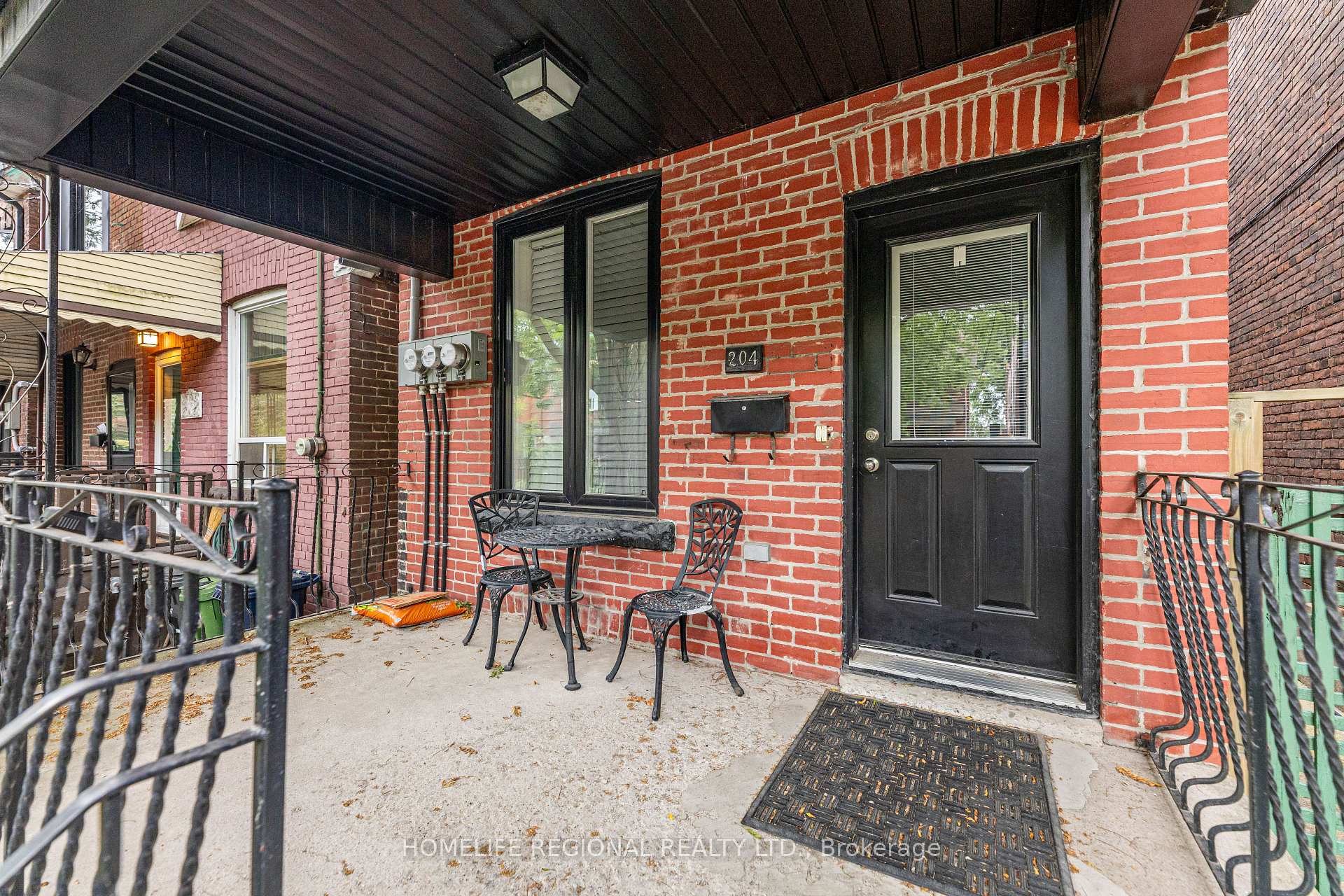Photo 2 of Unit Main Floor, 204 Roxton Road, Toronto, Trinity-Bellwoods — HOMEH