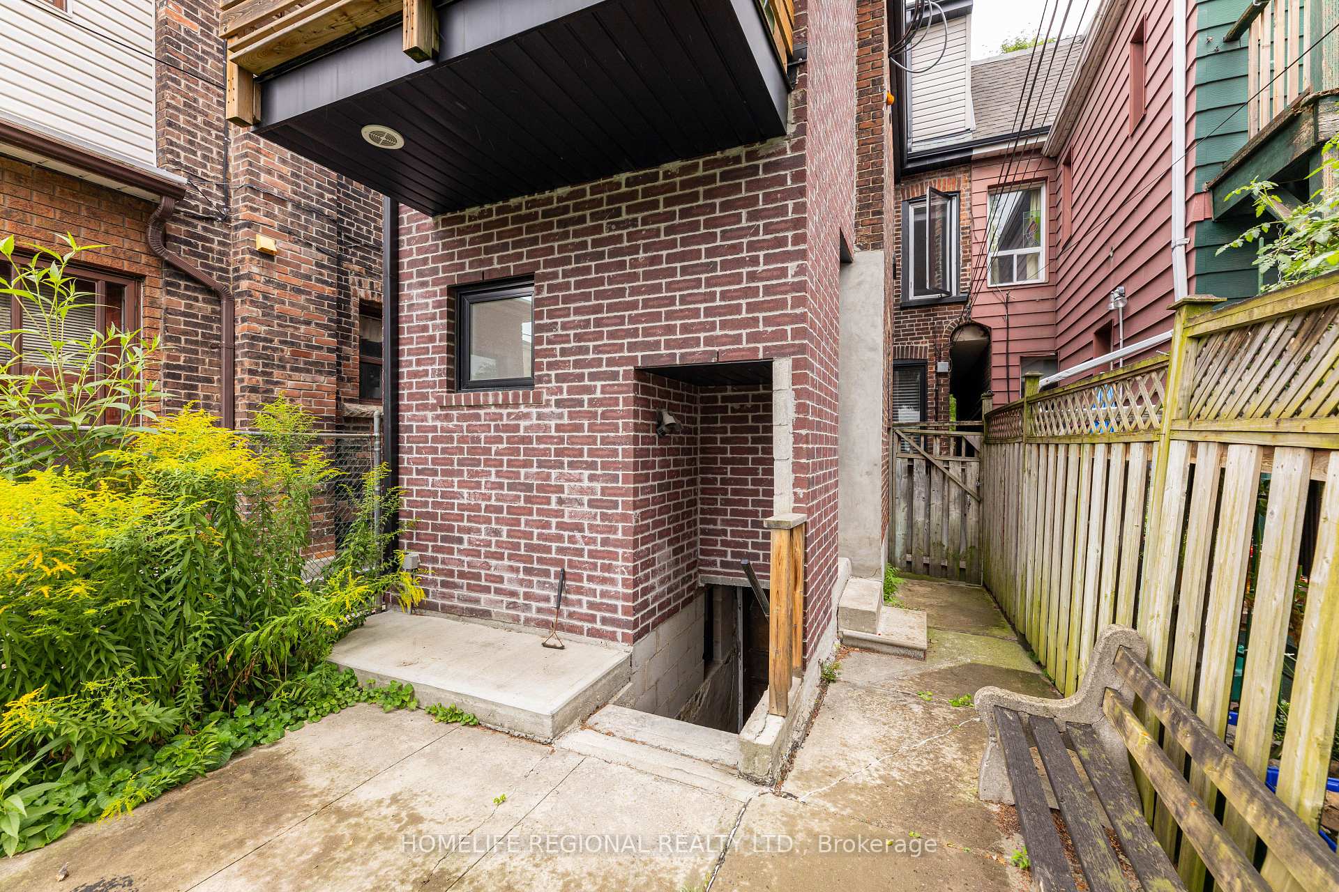 Photo 21 of Unit Main Floor, 204 Roxton Road, Toronto, Trinity-Bellwoods — HOMEH